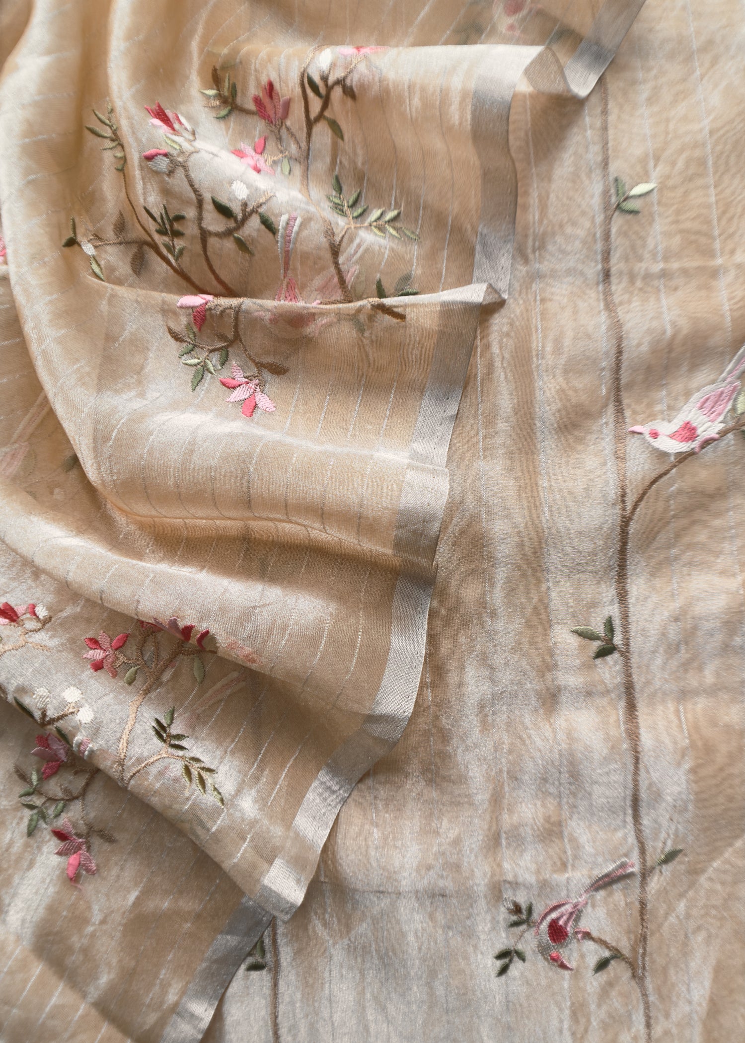 Tissue suit for the trousseau collection