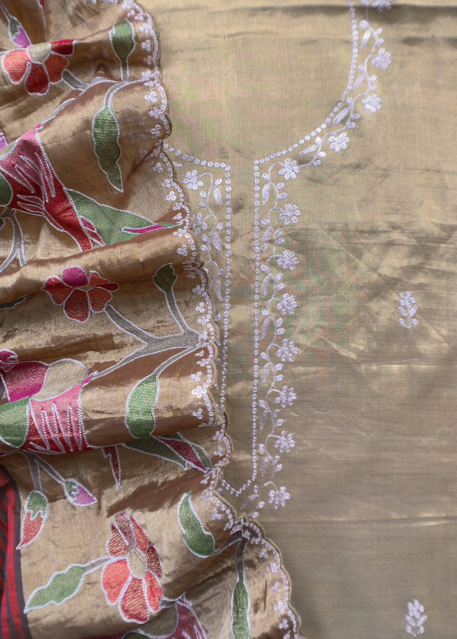 Tissue suit for the trousseau collection