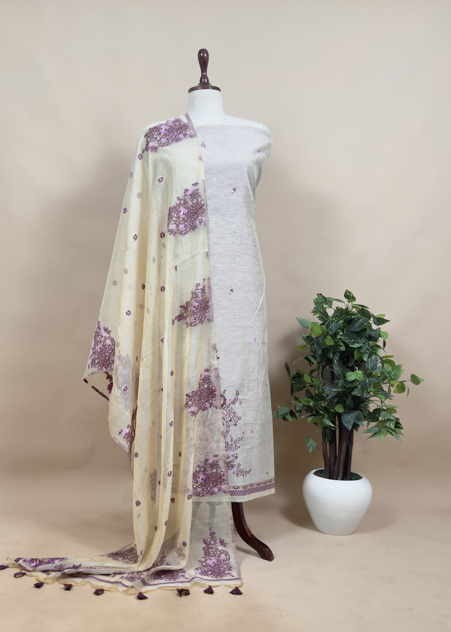 jamdani weaved suit for gifting mom