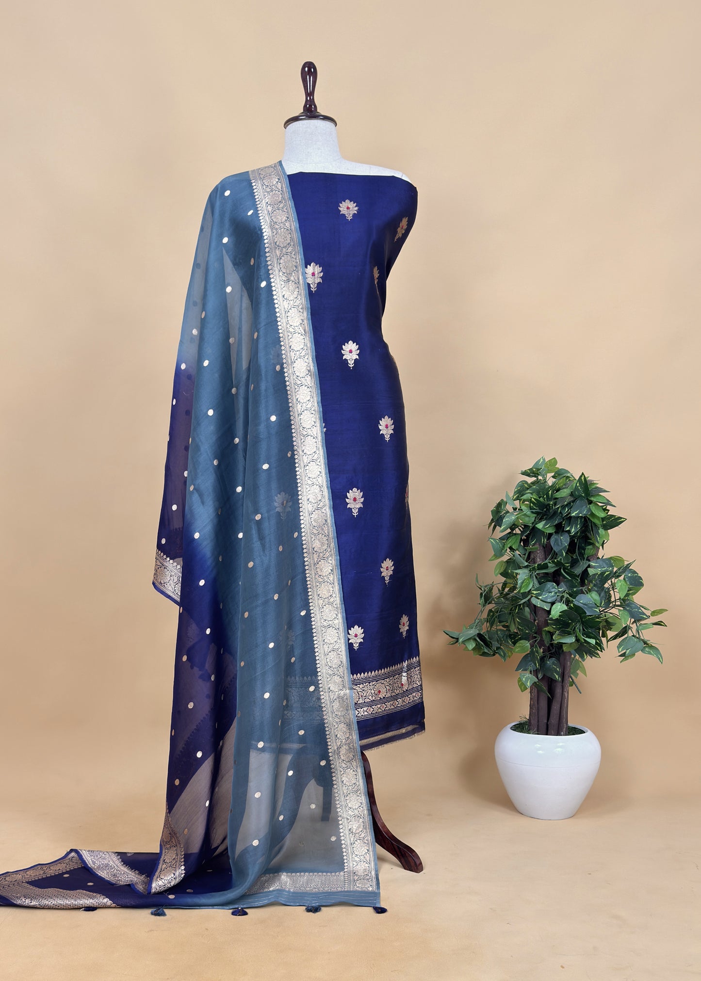 Handloom Silk Suit Fabric With Kadhua Weaves