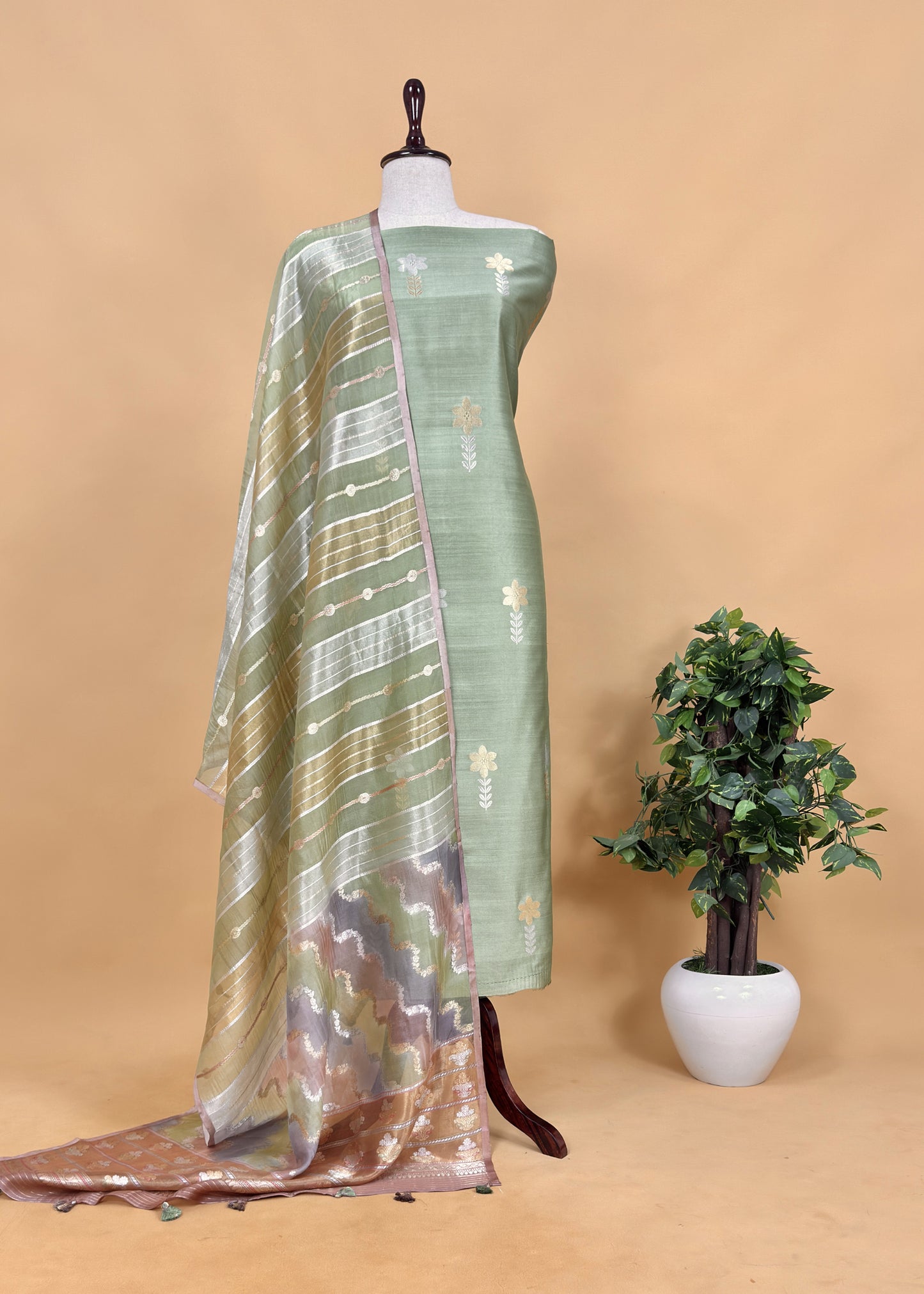 Luxe Green Varanasi Handloom Silk With Kadwa Weaves And Rangkat Kota Silk Dupatta