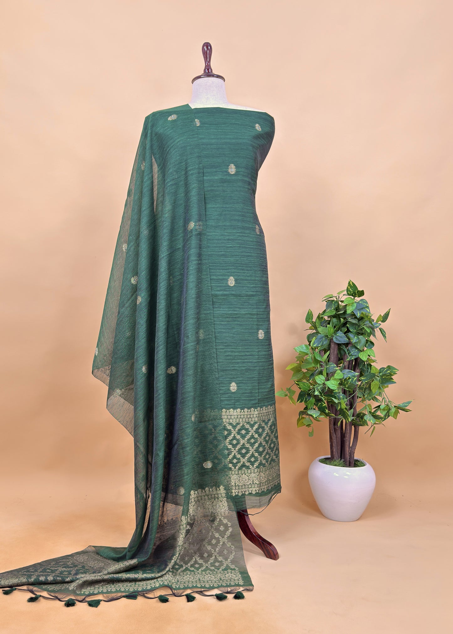jamdani weaved suit for gifting mom