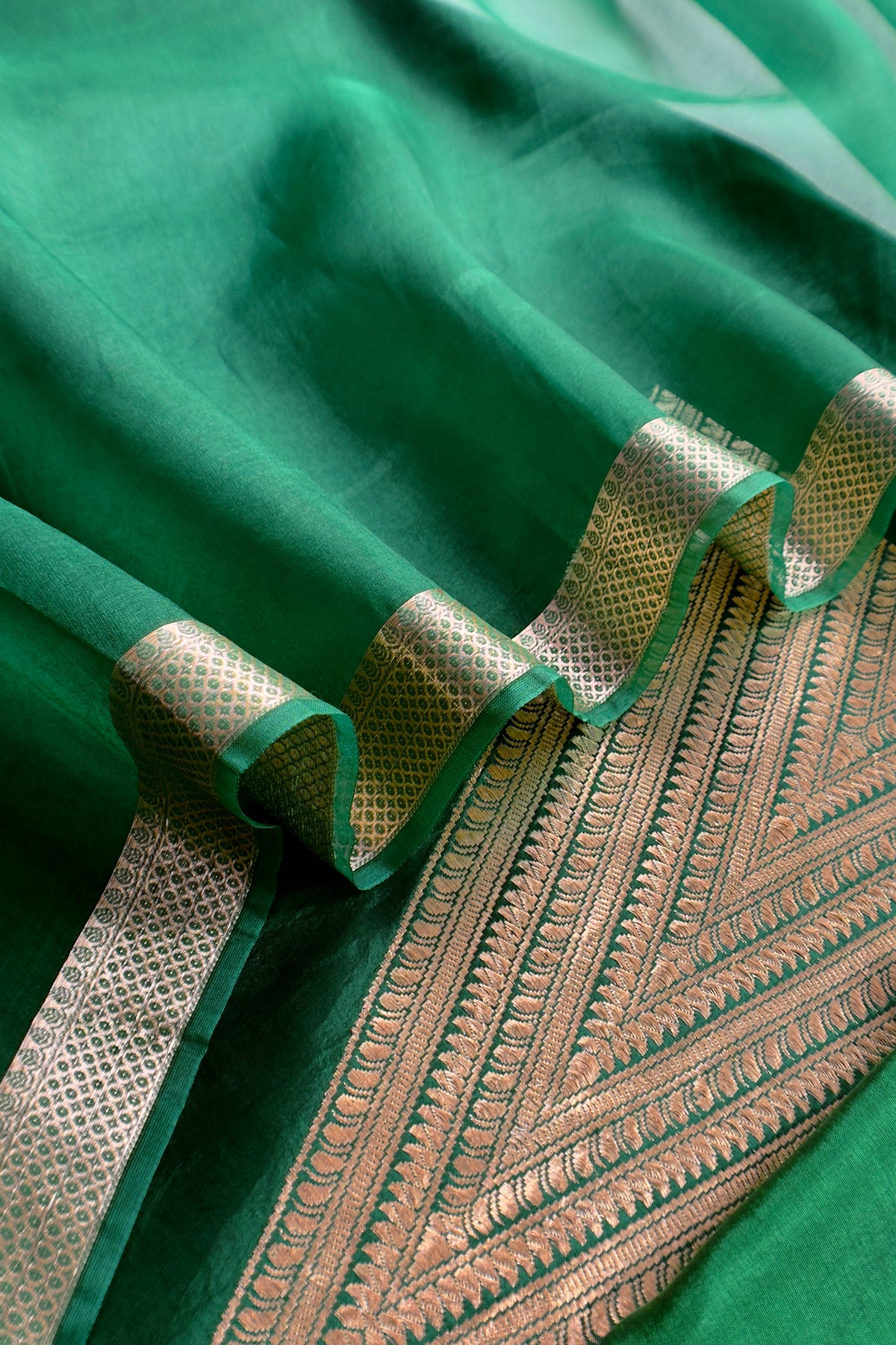 Banarsi Silk For Gifting Bridal Trousseau At the Best Price