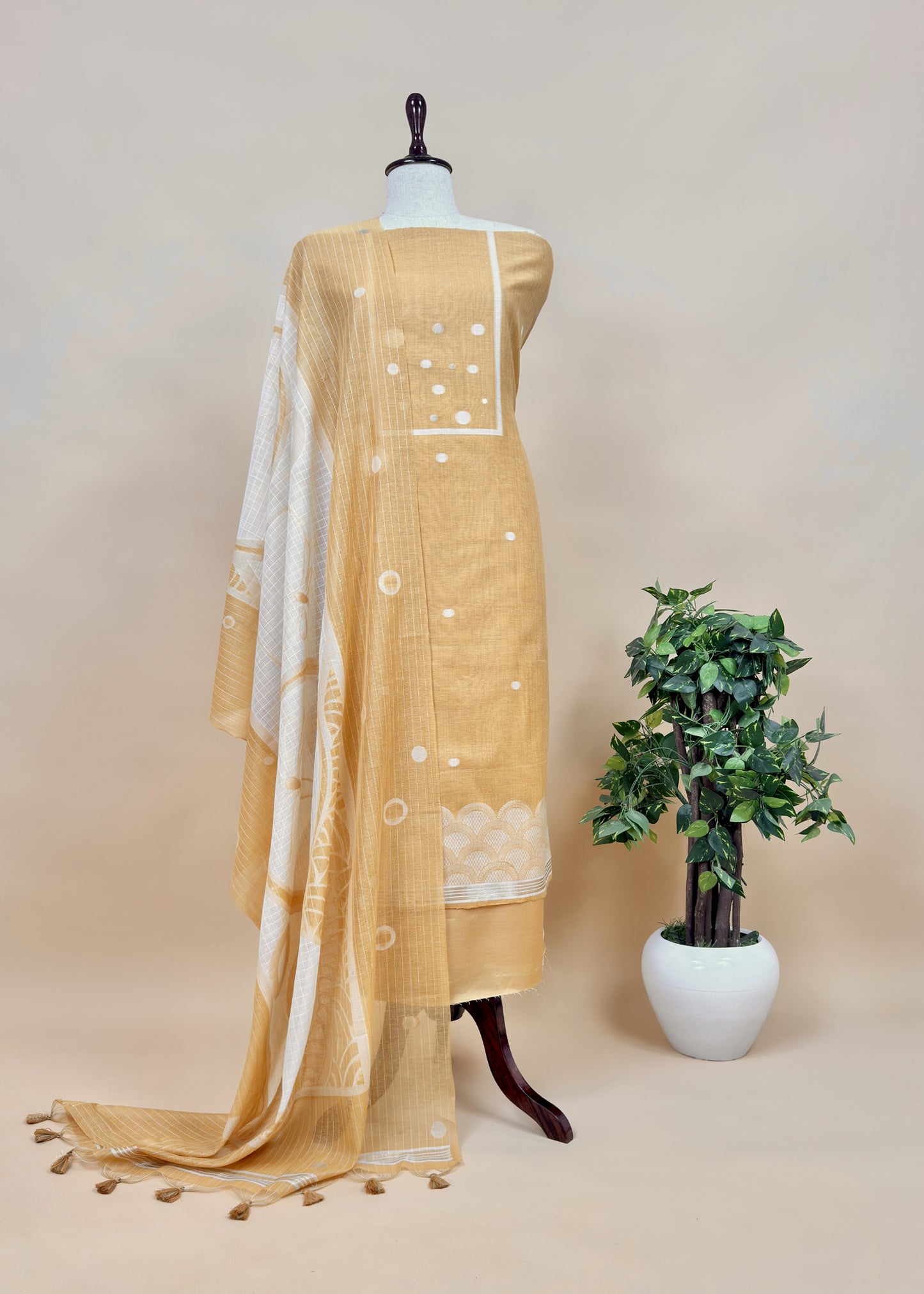 Pink Linen Chanderi Kurta with Appliqué Work and Dupatta with Jamdani weaving