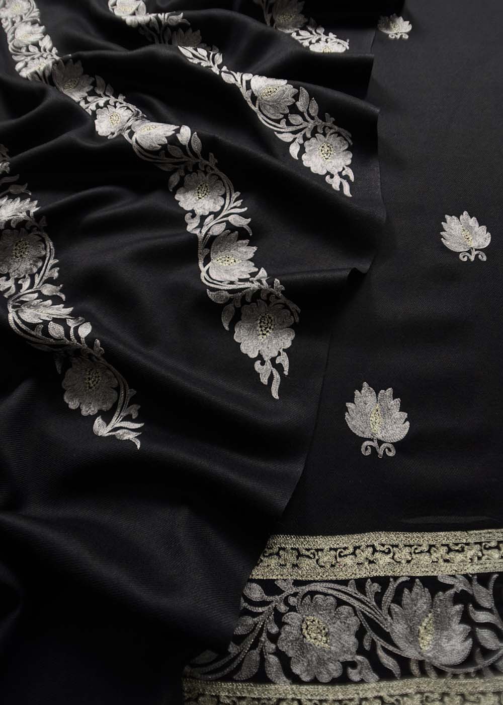 Close-up of Silver Printed Dupatta