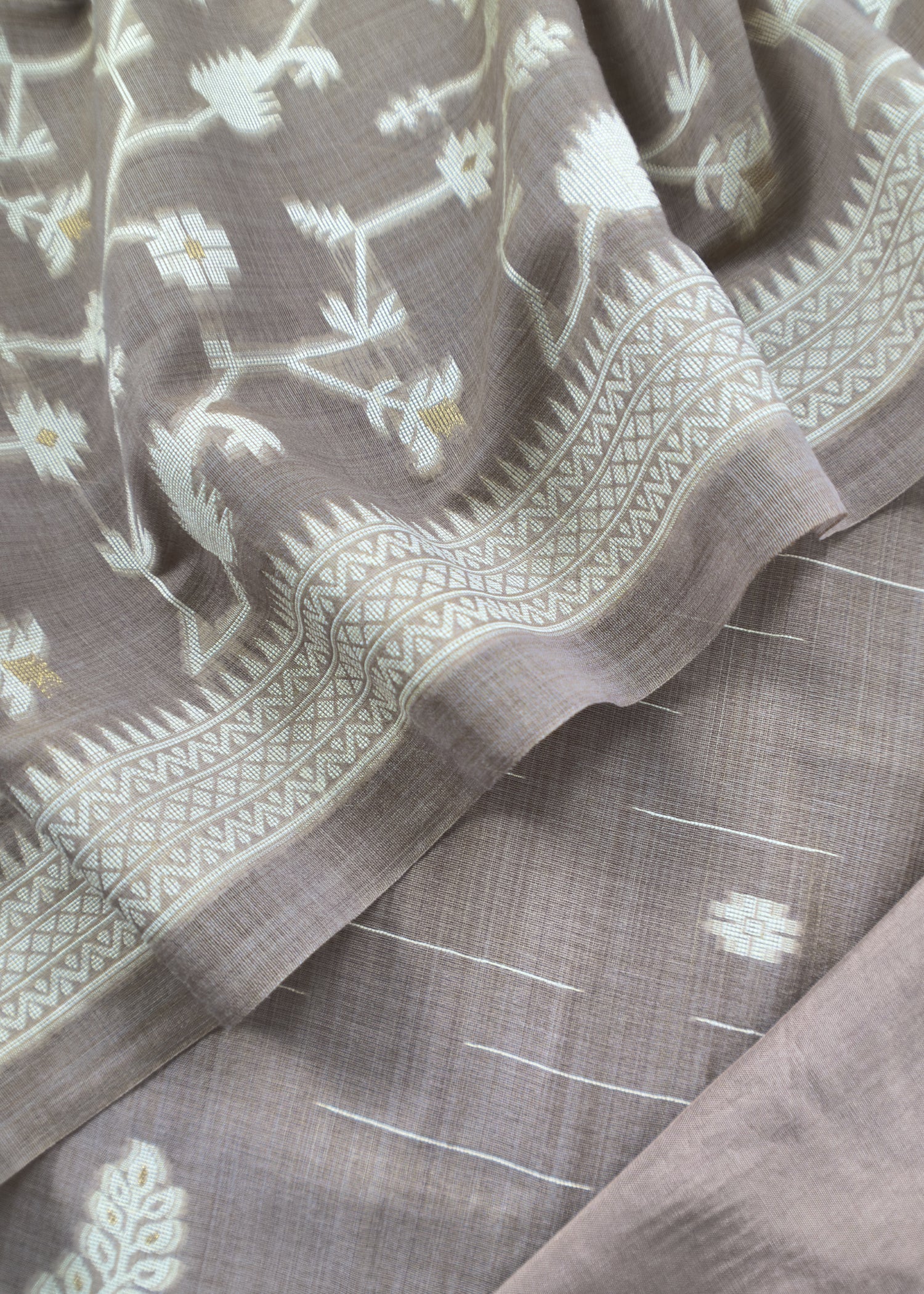 jamdani weaved suit for gifting mom