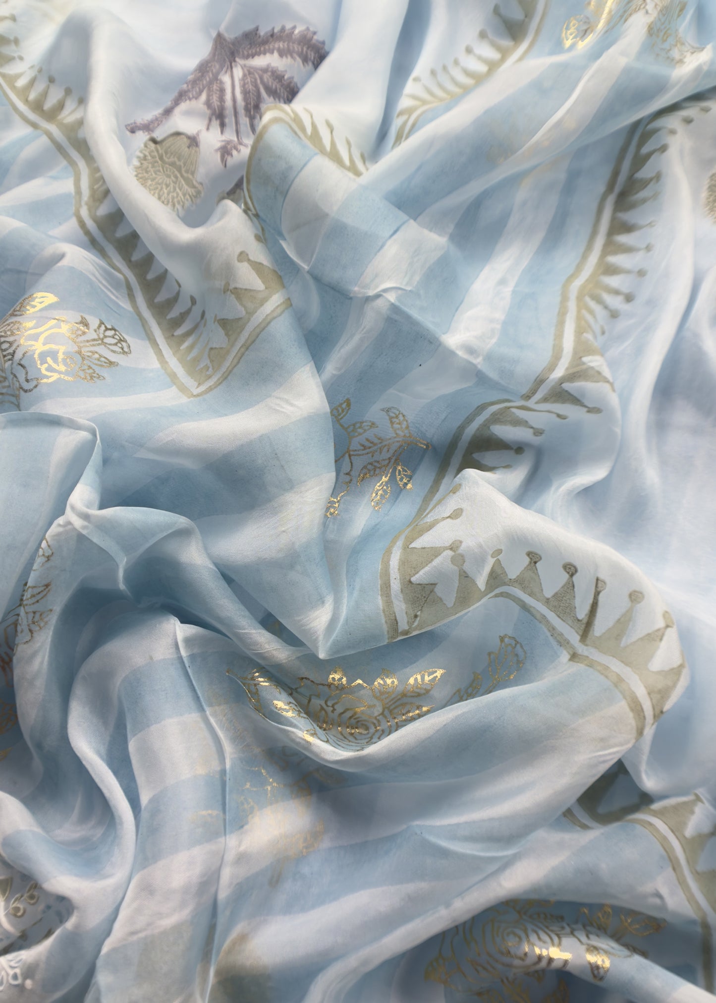 Powder Blue Hand Dyed Linen Kurta And Tabby Dupatta With Gold Foil