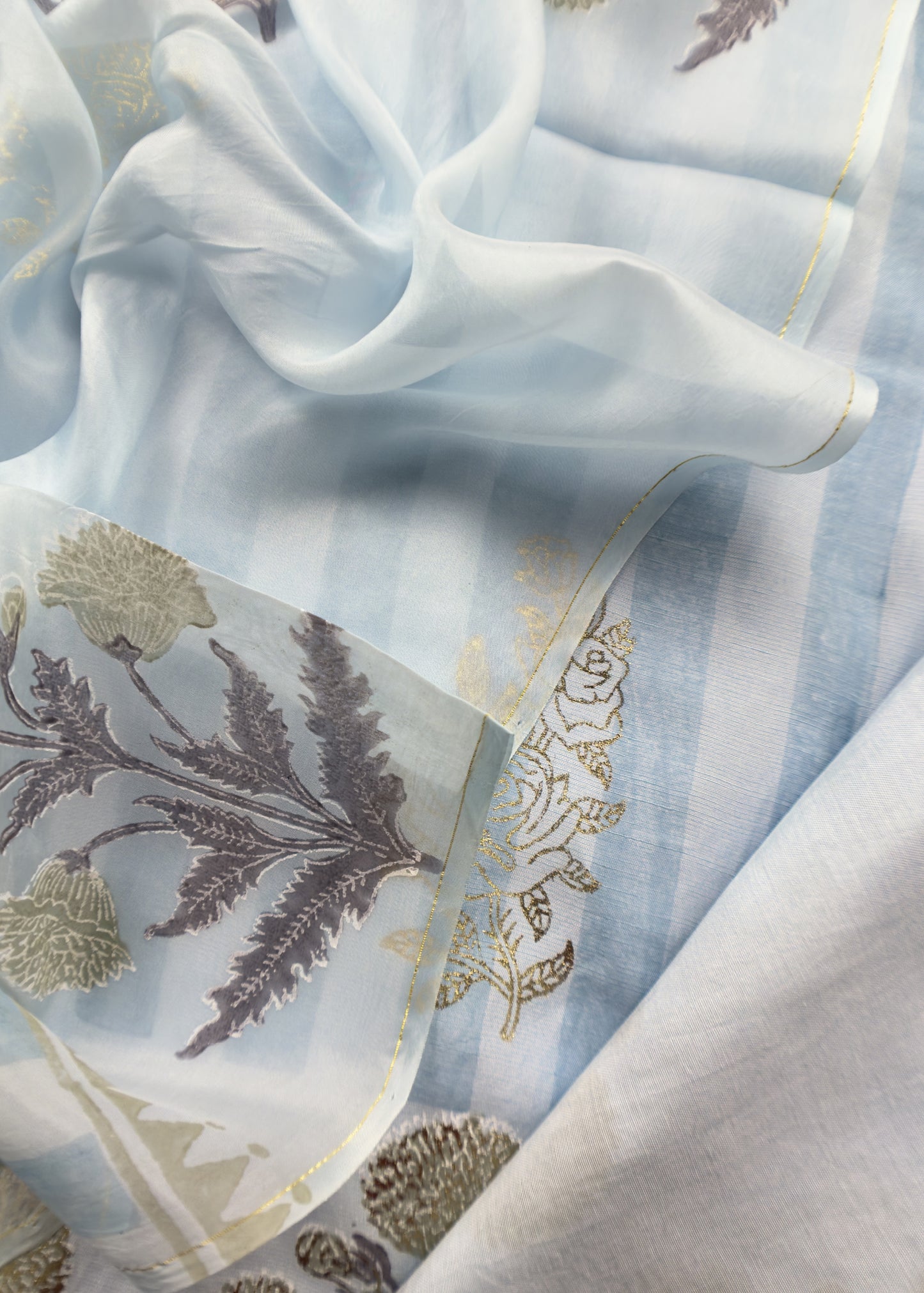 Powder Blue Hand Dyed Linen Kurta And Tabby Dupatta With Gold Foil
