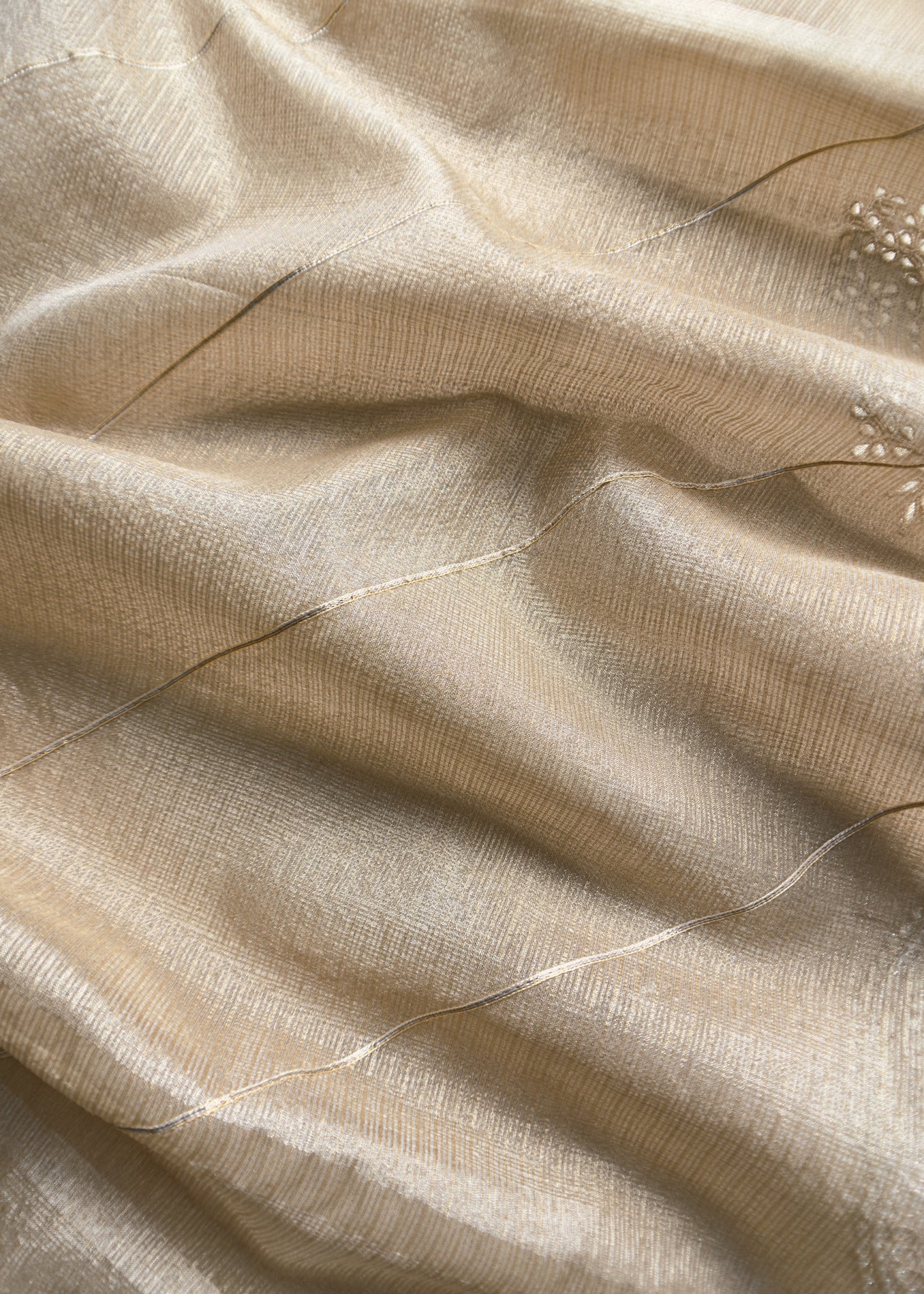 Tissue suit for the trousseau collection