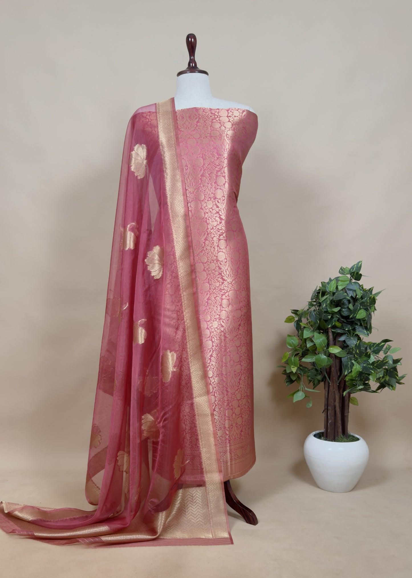 Indian Ethnic Wear Suits For Bridal Wear