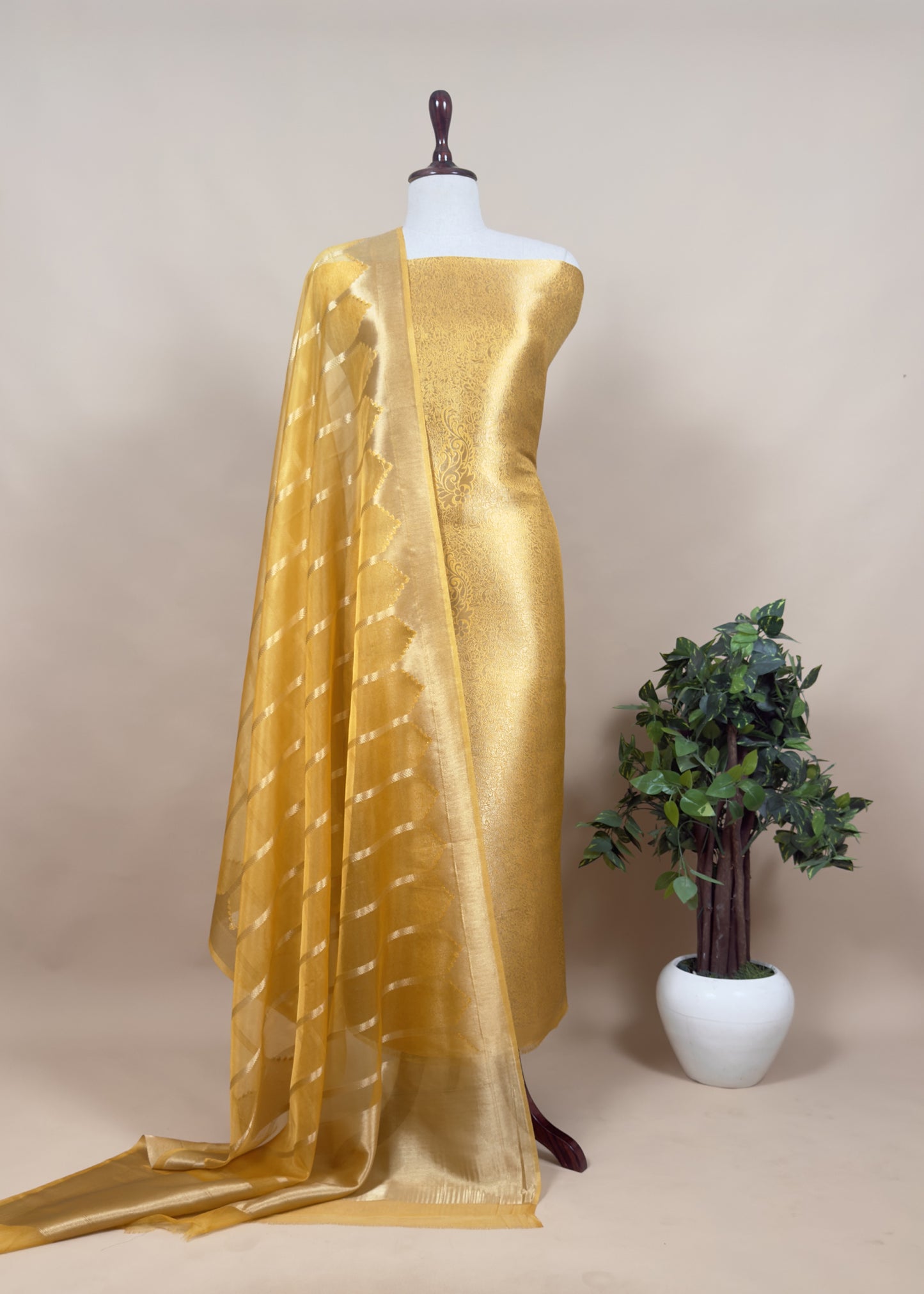 Indian Ethnic Wear Suits For Bridal Wear