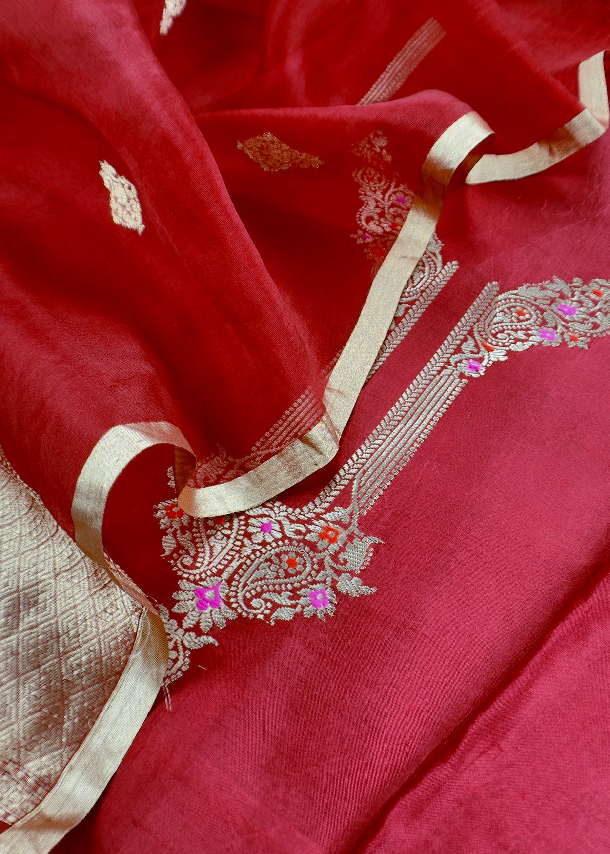 Red Handloom Silk Kurta And Kora Silk Dupatta With Kadwa Weaving