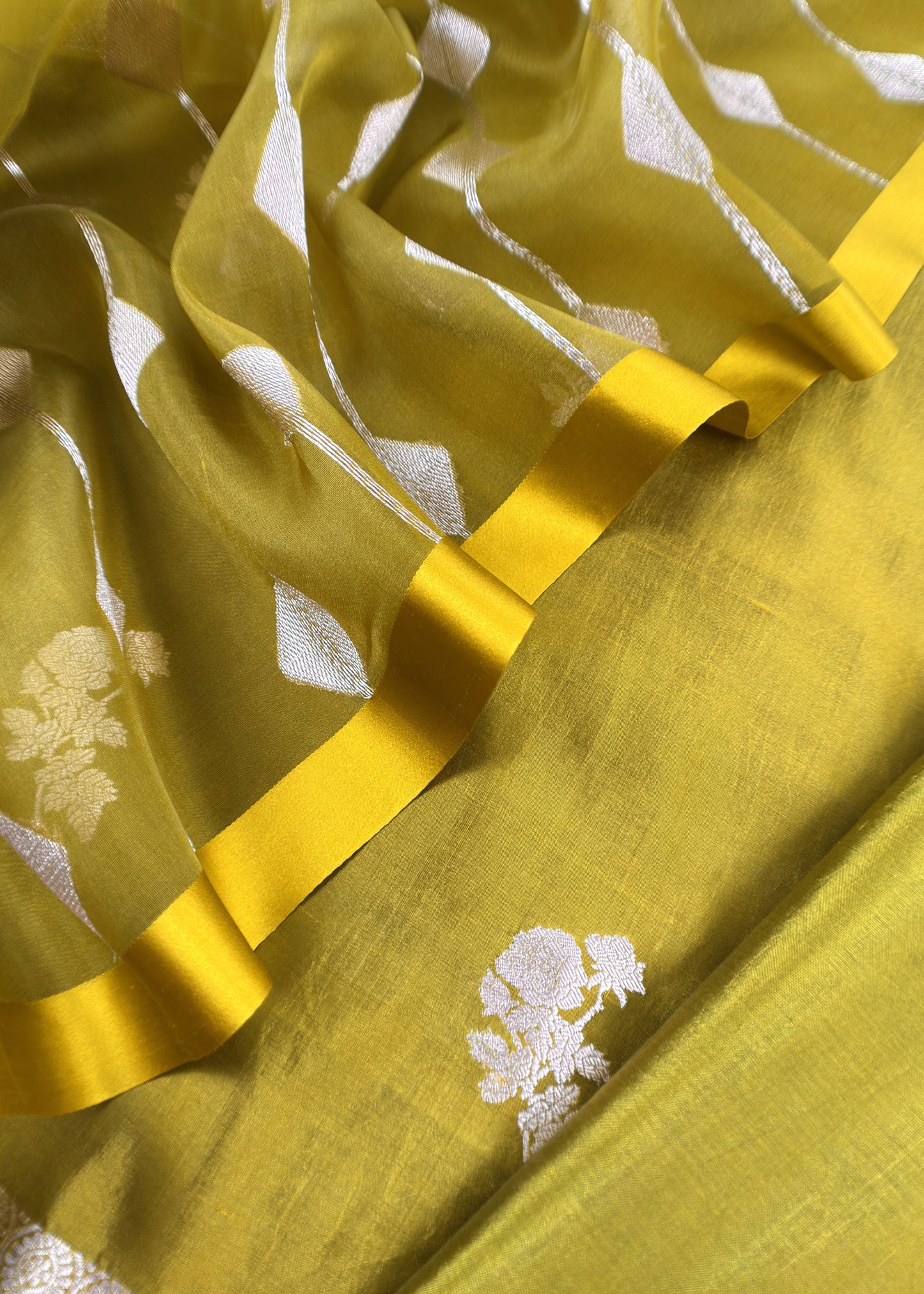 Apple Green Handloom Banarasi Silk Kurta And Kora Silk Dupatta With Kadwa Weaving