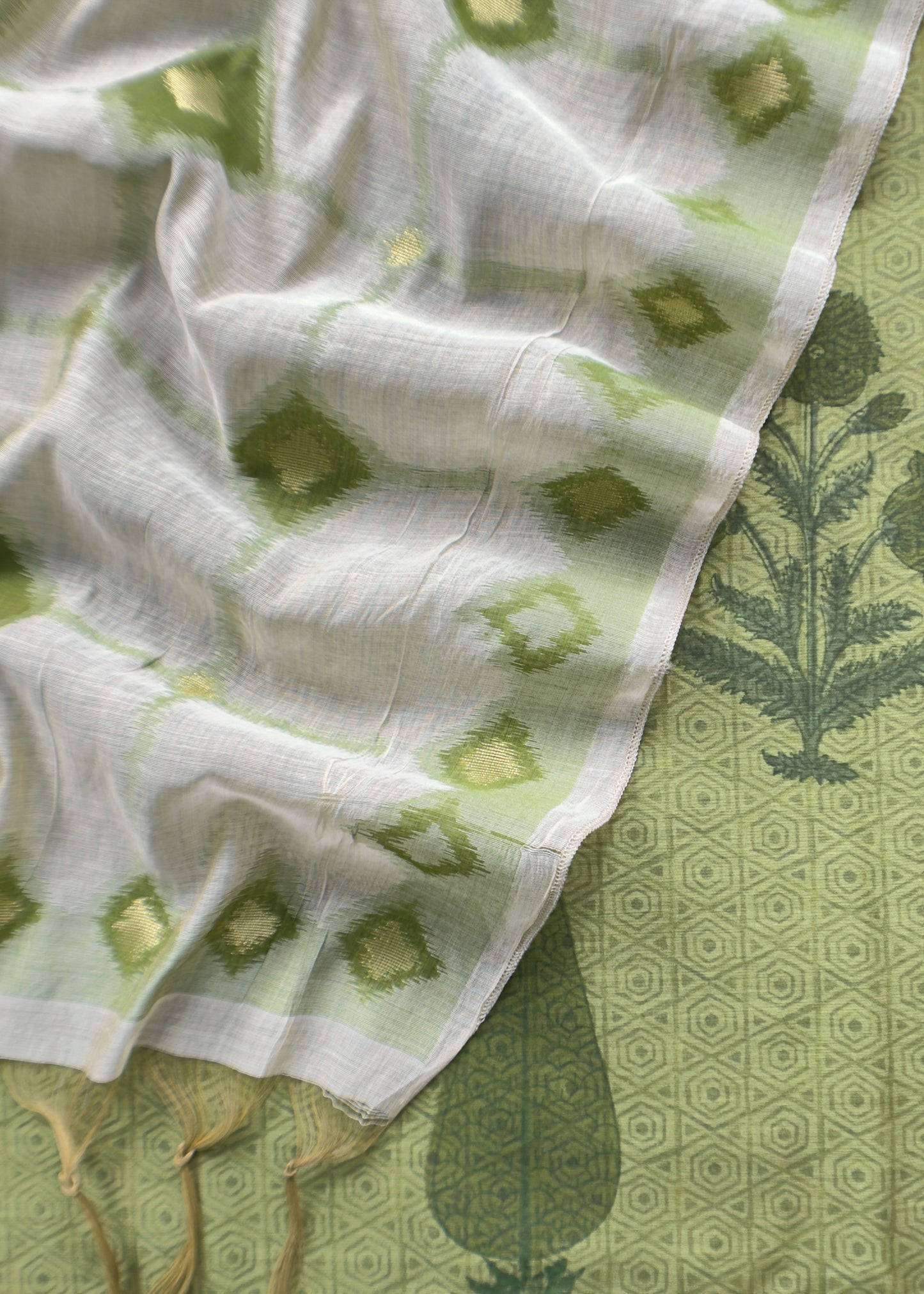 jamdani weaved suit for gifting mom