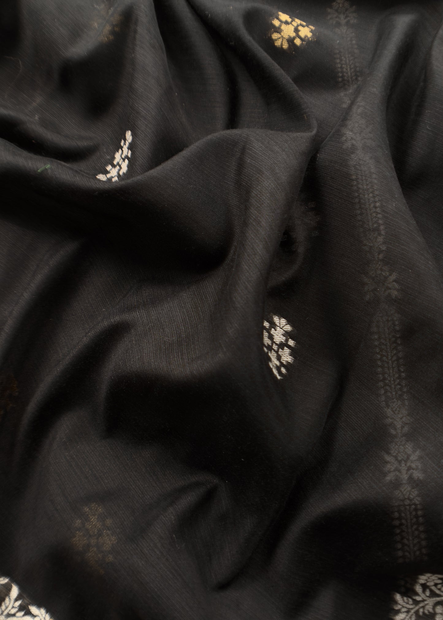 jamdani weaved suit for gifting mom