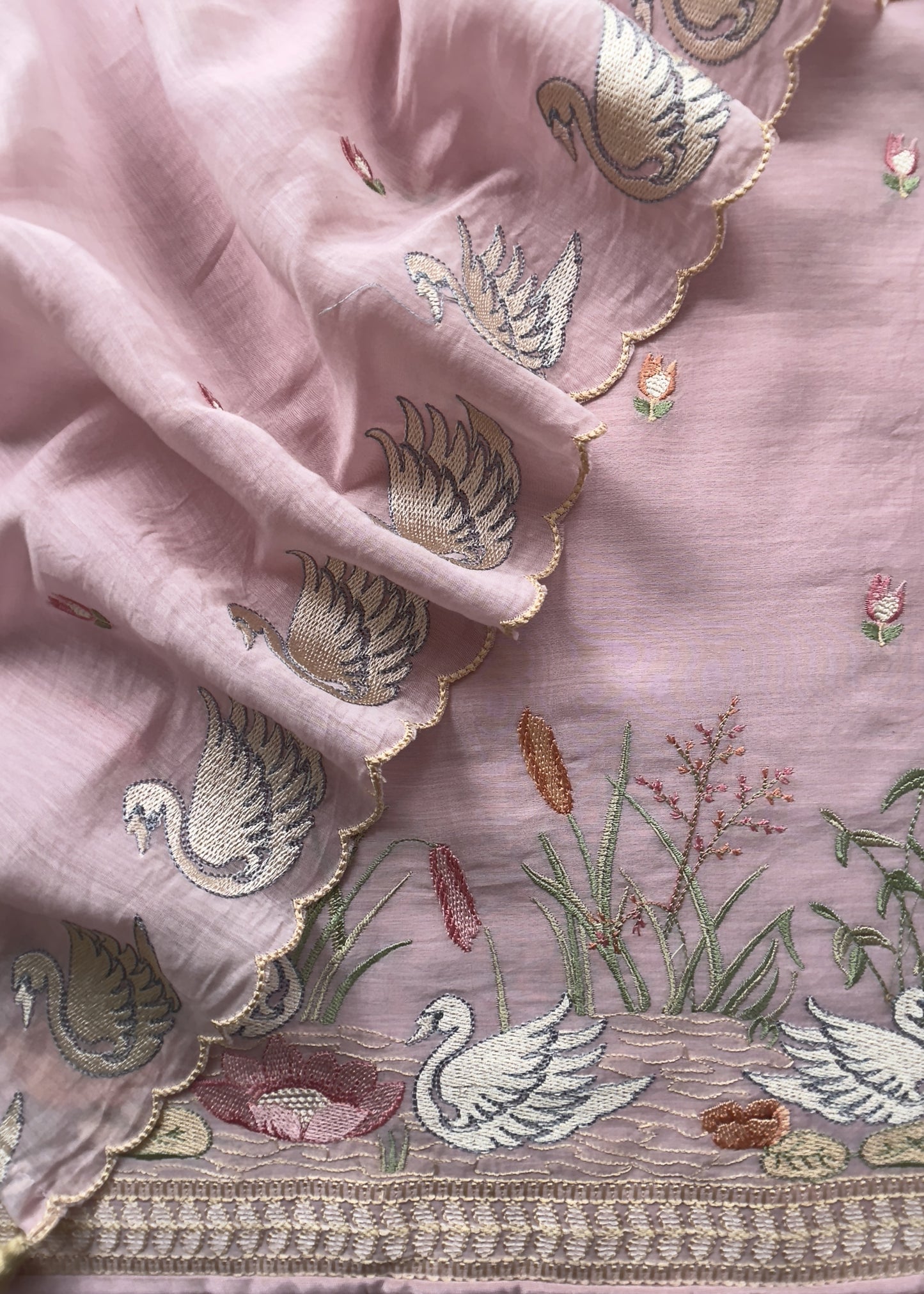 Pink Summer Swans Pure Mul Suit With Embroidery