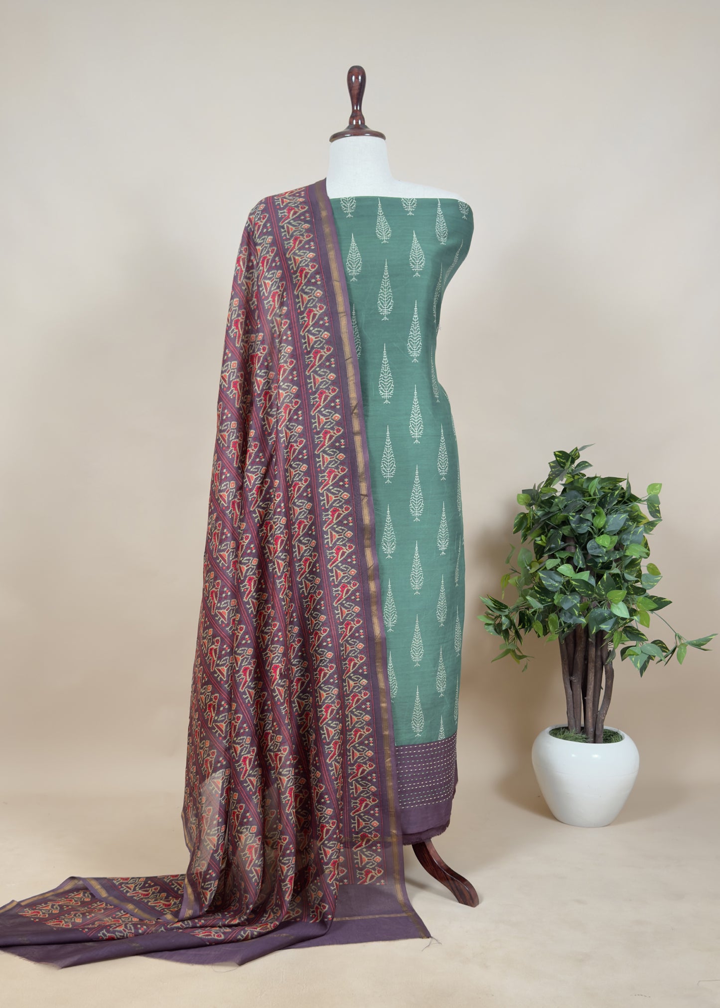 Indian ethnic wear suits for bridal wear