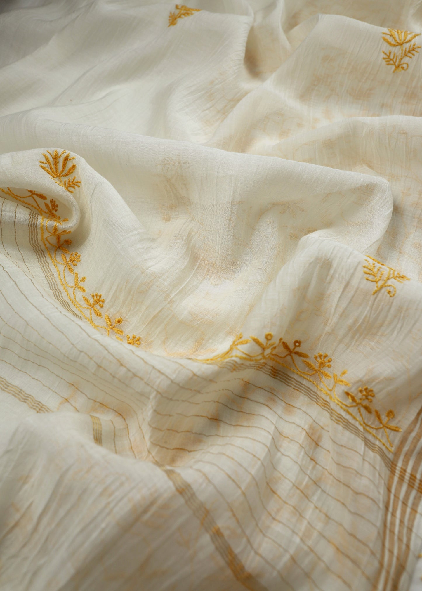 Lakhnavi Mul Chanderi Suit With Chikankari Work