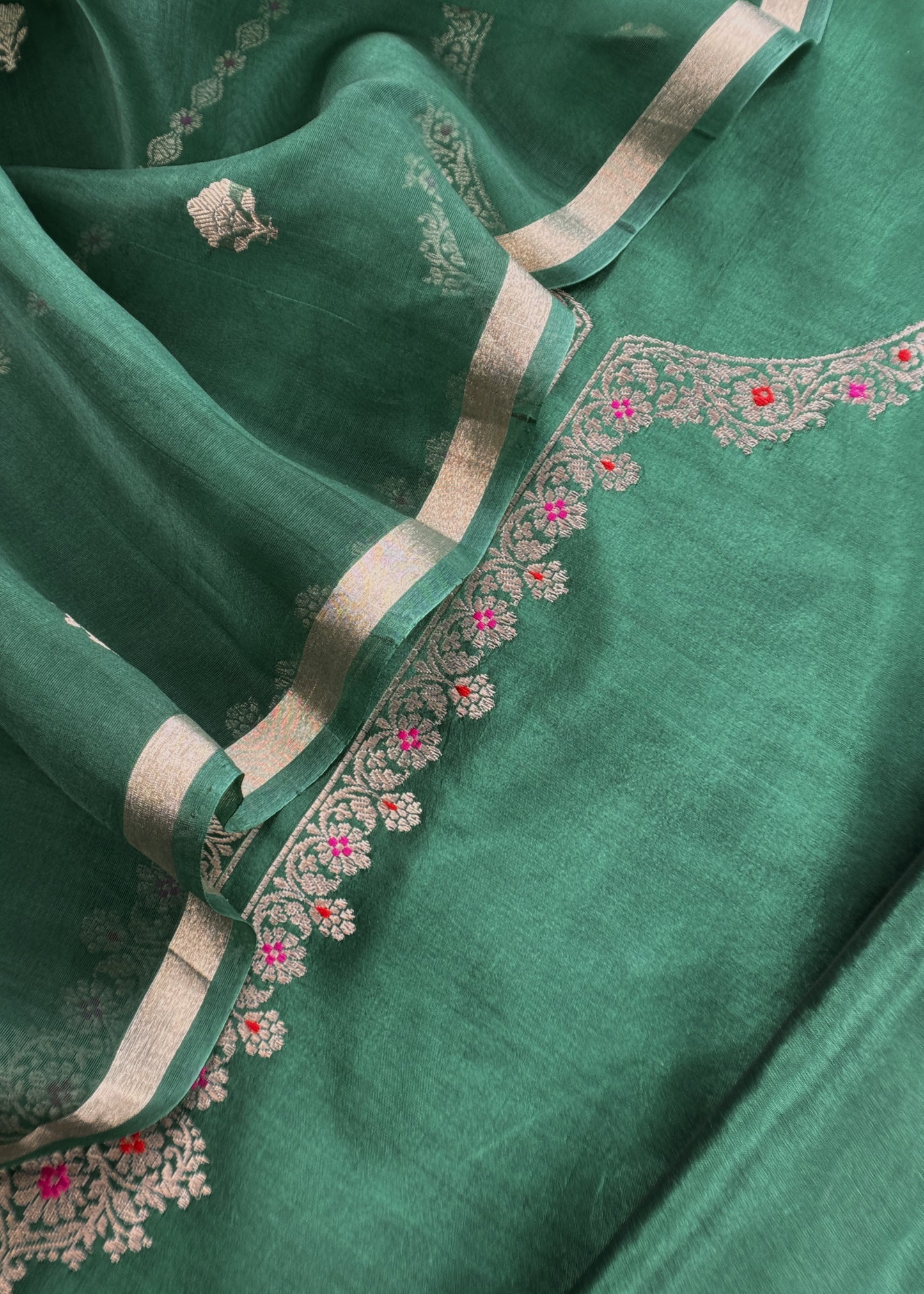 Green Handloom Silk Kurta And Kora Silk Dupatta With Kadwa Weaving
