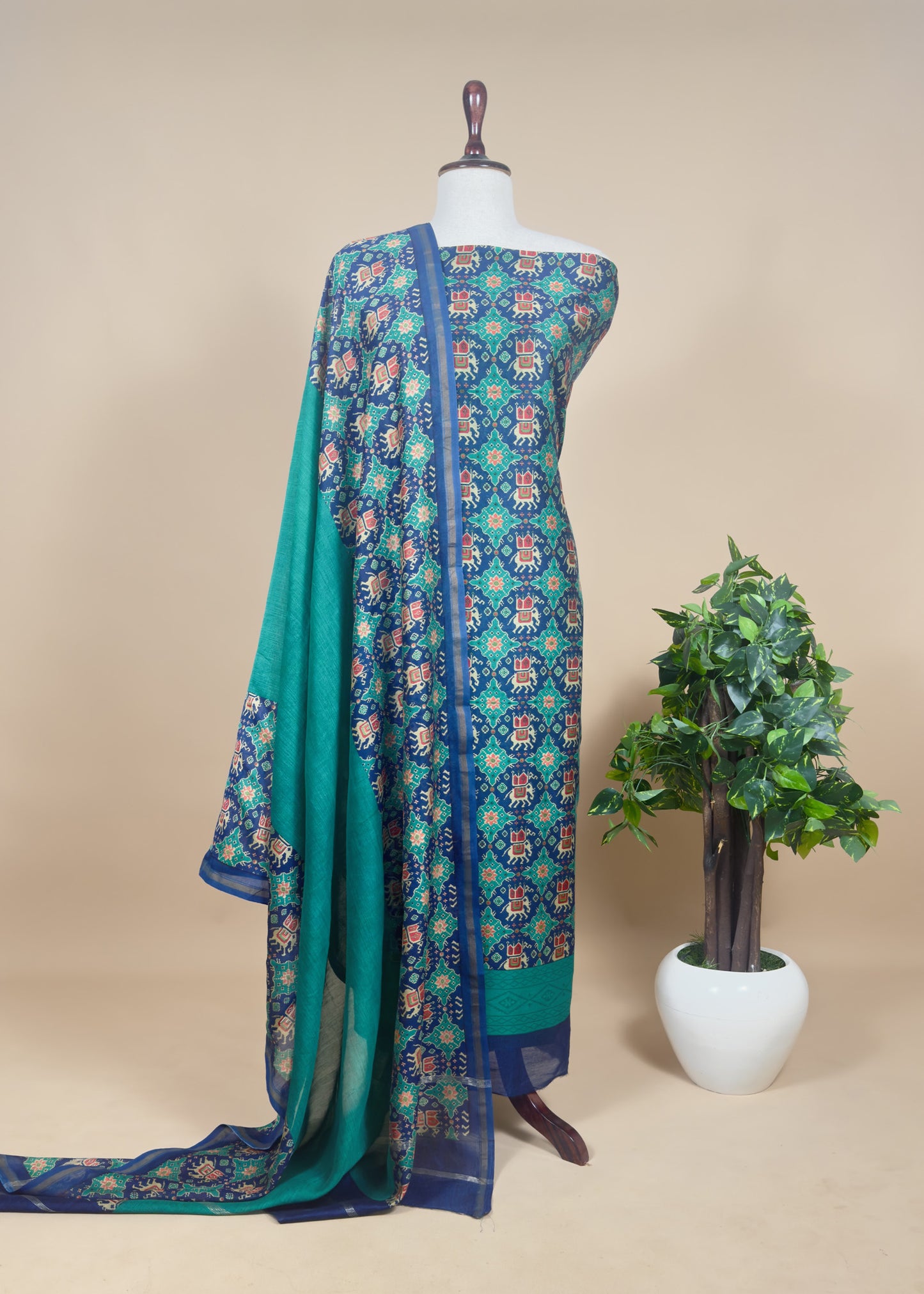 Handloom Patola Unstitched Suit In Maheshwari Silk