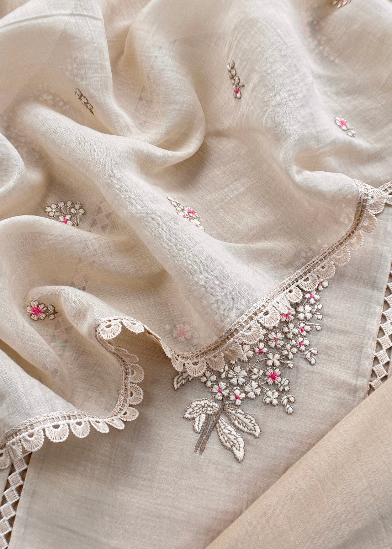 Mulmul suit set with woven floral embroidery
