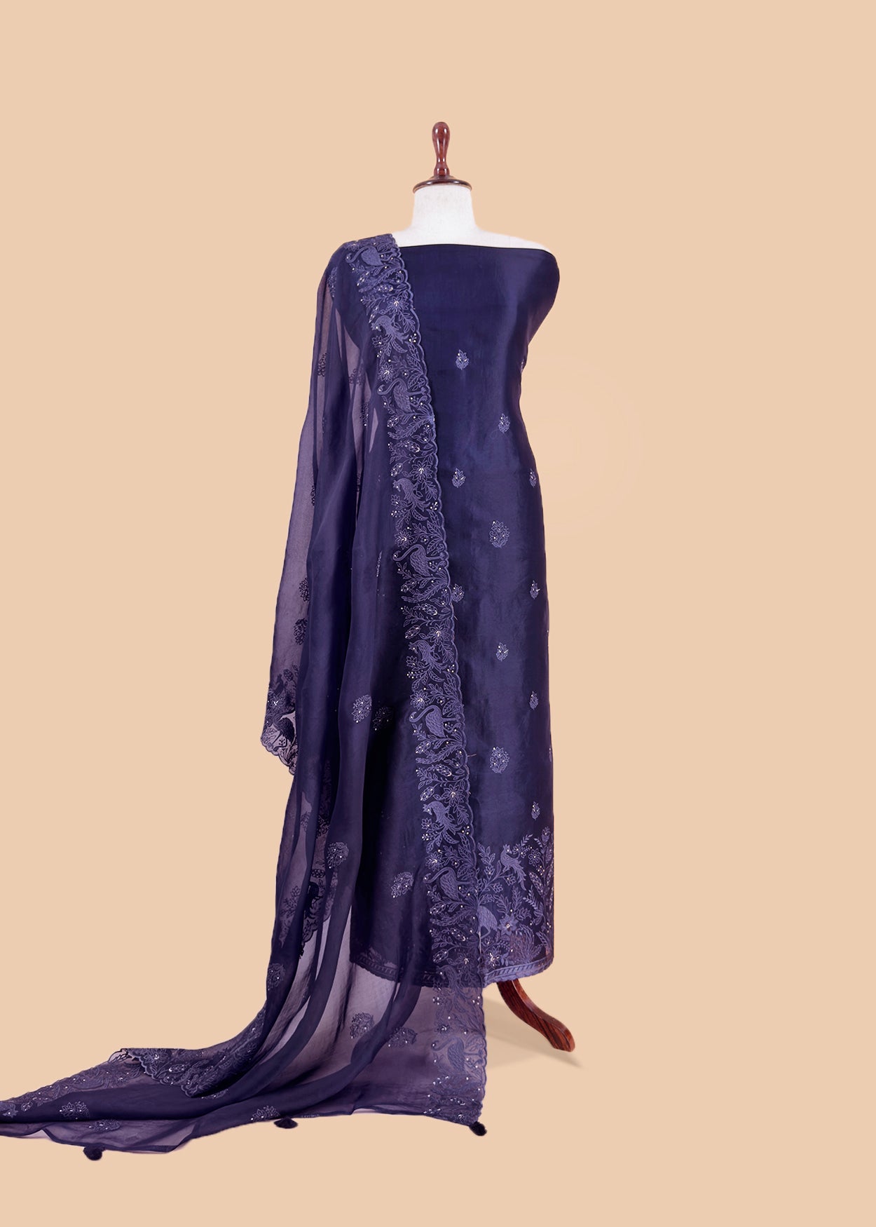 Organza silk suit with flamingo embroidery

