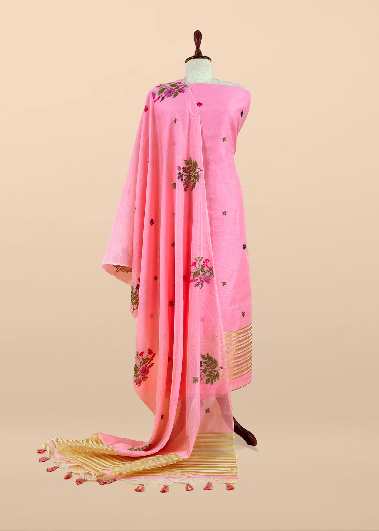 jamdani weaved suit for gifting mom

