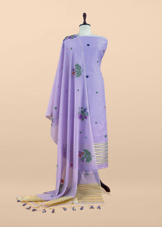 jamdani weaved suit for gifting mom


