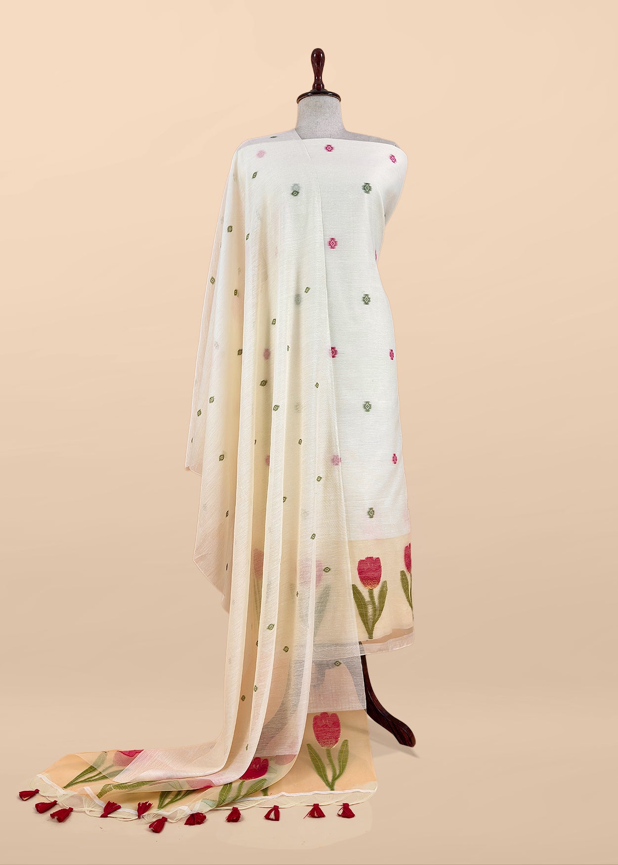 jamdani weaved suit for gifting mom


