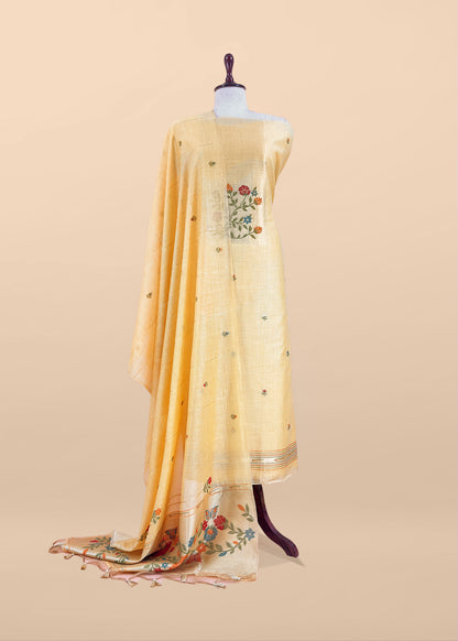 jamdani weaved suit for gifting mom

