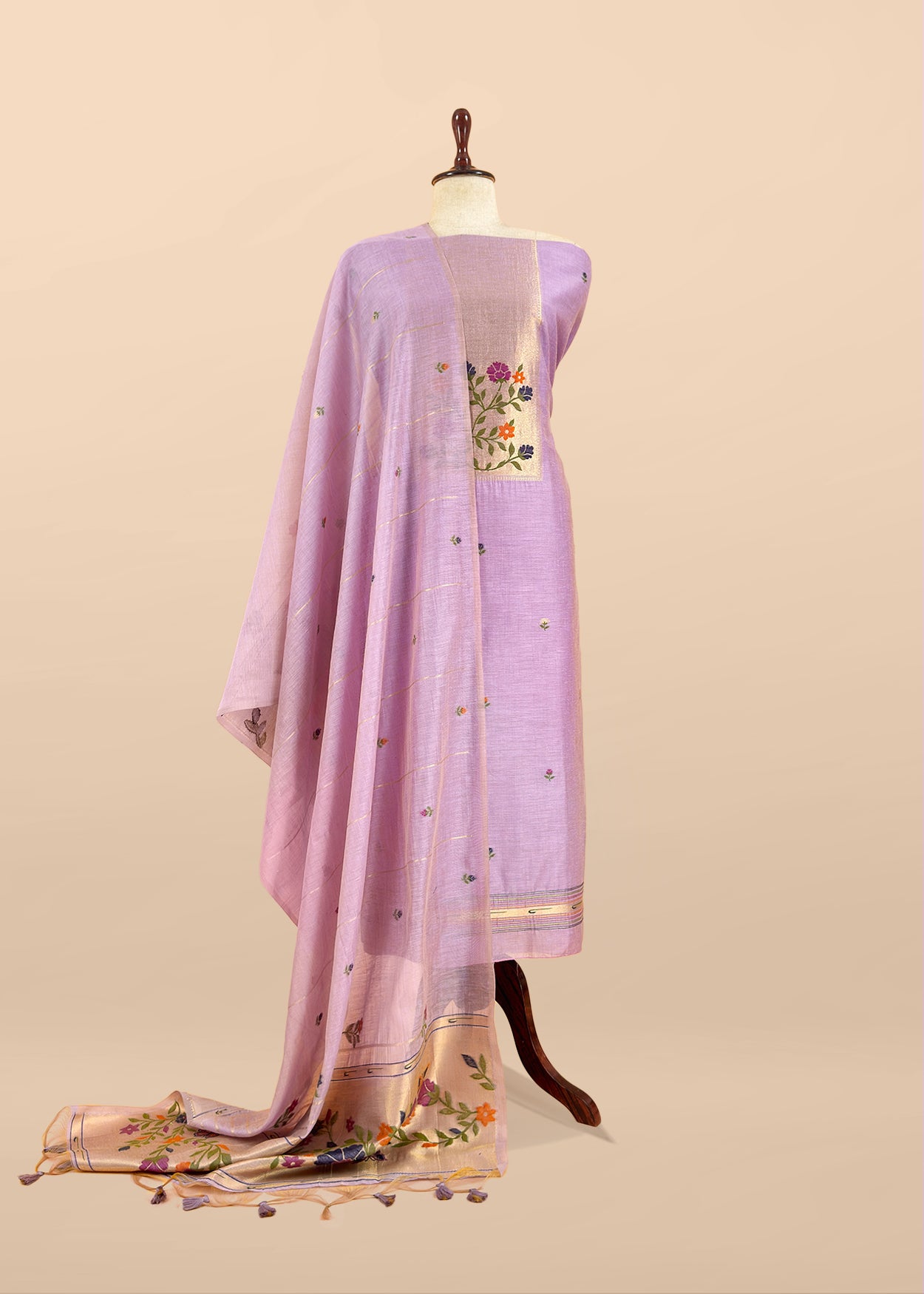 jamdani weaved suit for gifting mom

