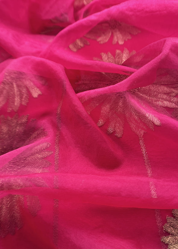 Pink Chanderi kurta with Organza Dupatta Having Zari Embroidery