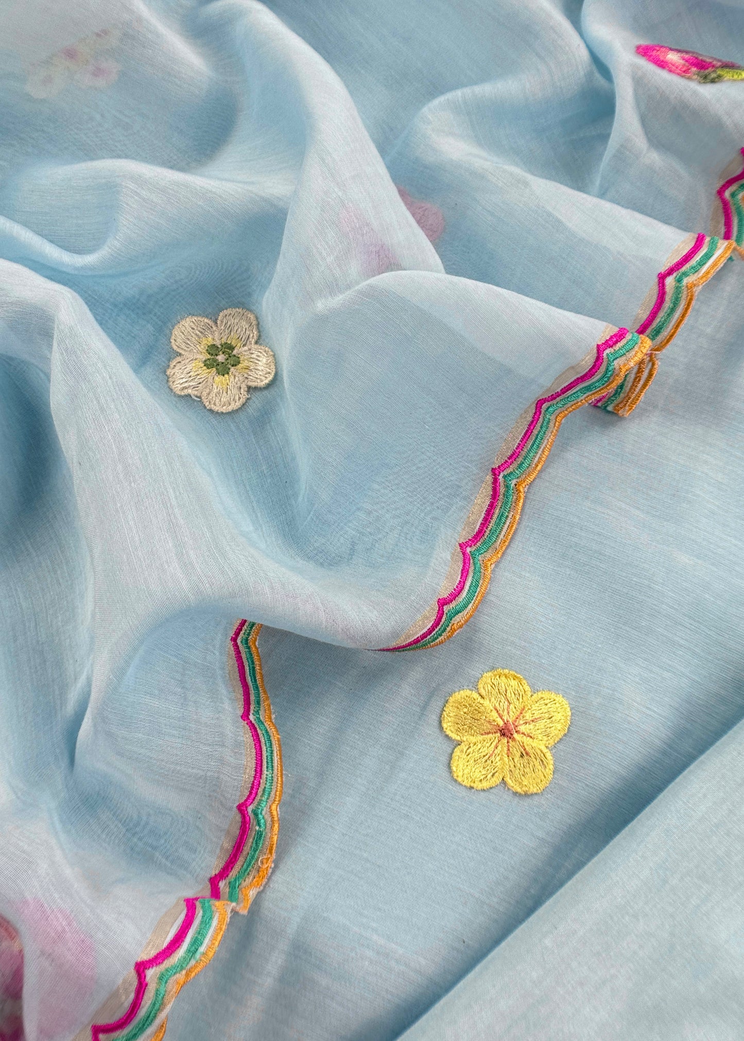 Mulmul suit set with resham embroidery

