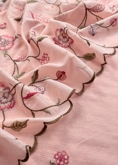 Mulmul suit set with floral appliqué work

