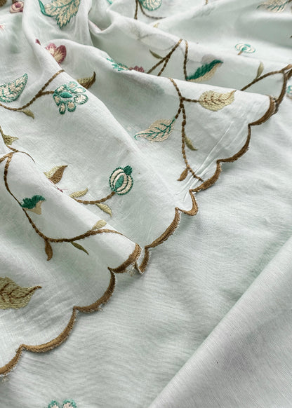 Mulmul suit set with floral appliqué work

