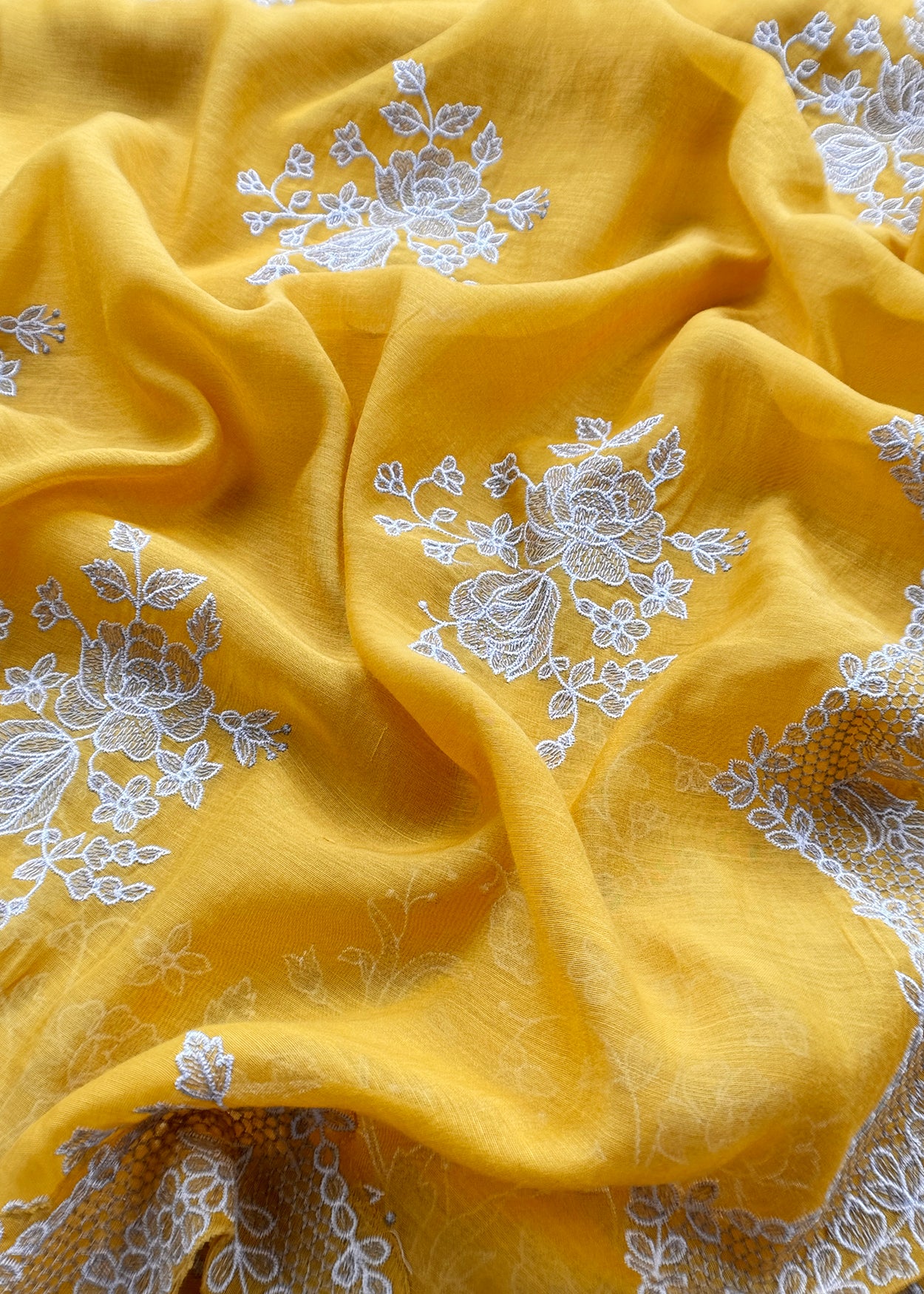 Mulmul suit set with floral appliqué work

