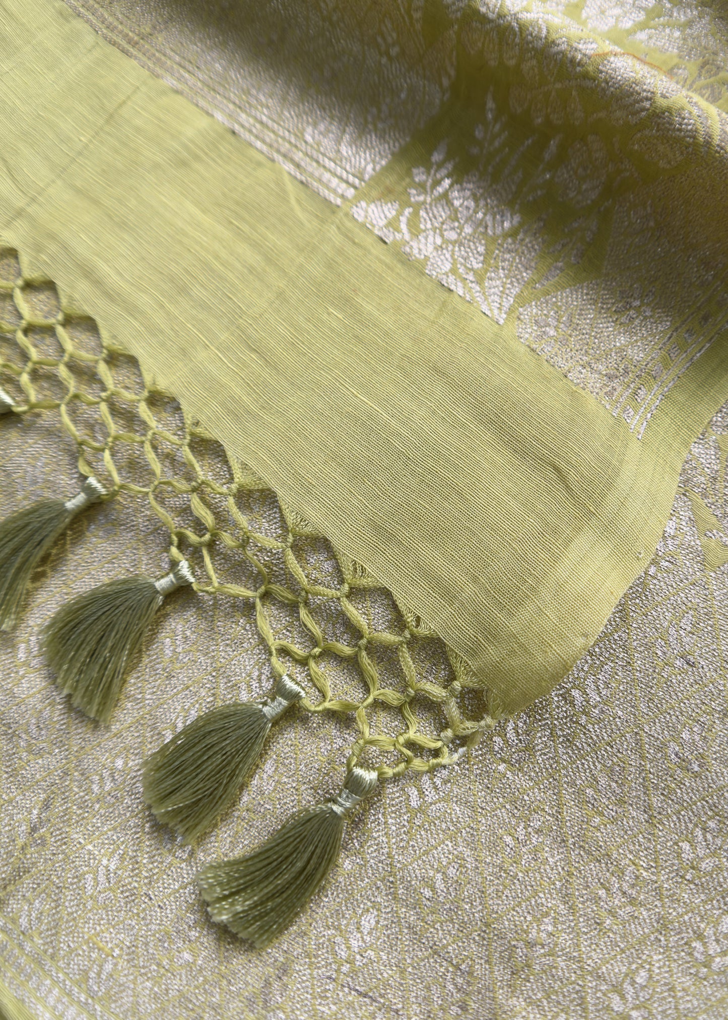 Handloom Green Linen Silk With Kadwa Weaves