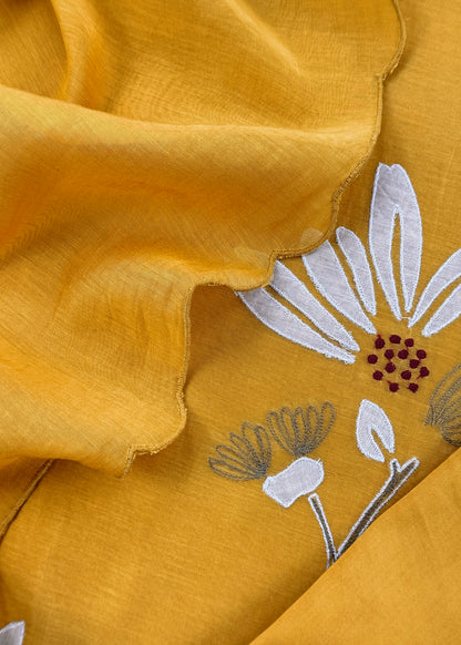 Mulmul suit set with appliqué work

