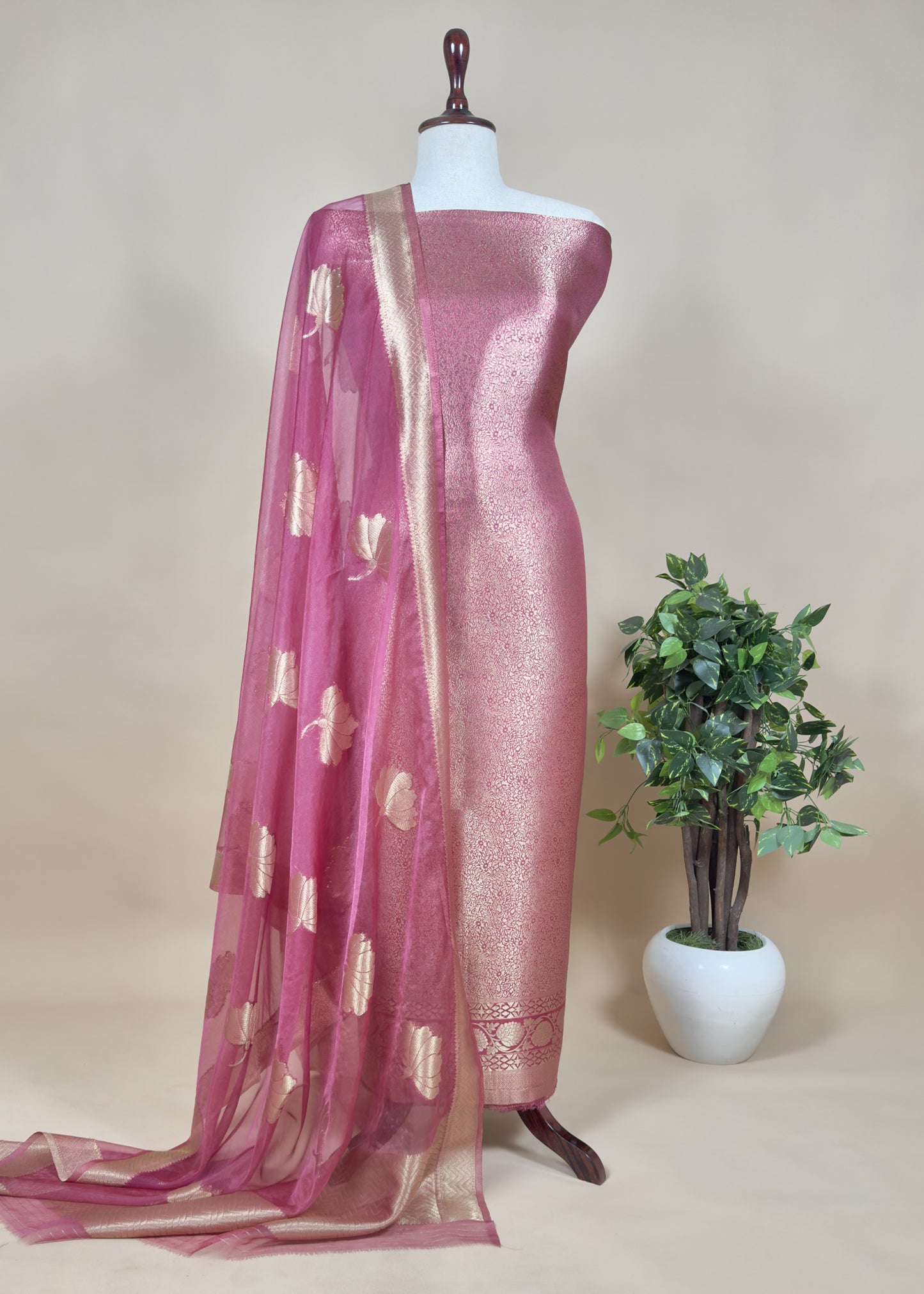 Onion Pink Brocade Kurta With Organza Dupatta