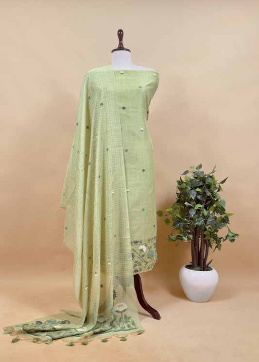 jamdani weaved suit for gifting mom

