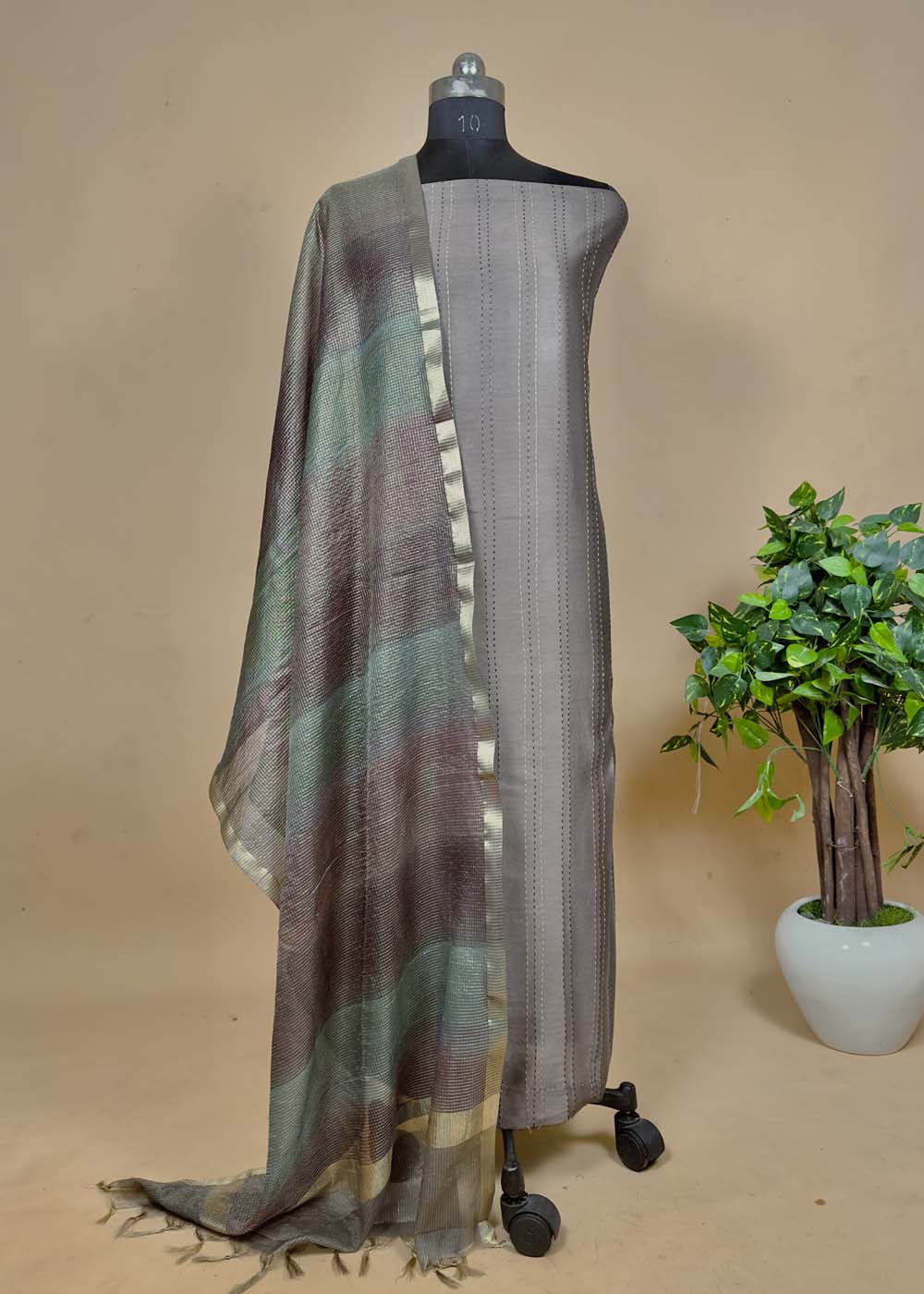 Grey Maheshwari Silk Suit Zora Kota Dupatta