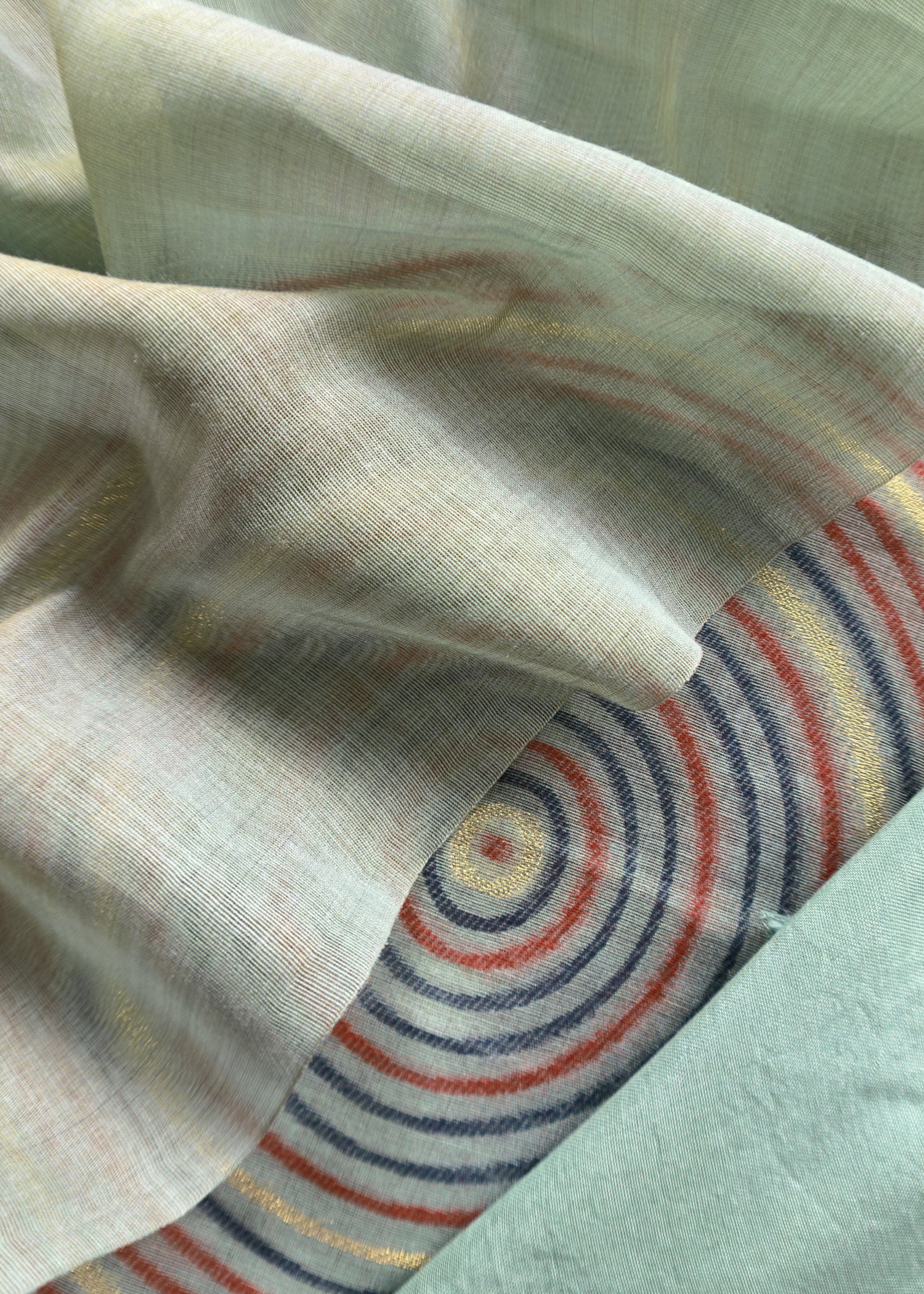 jamdani weaved suit for gifting mom

