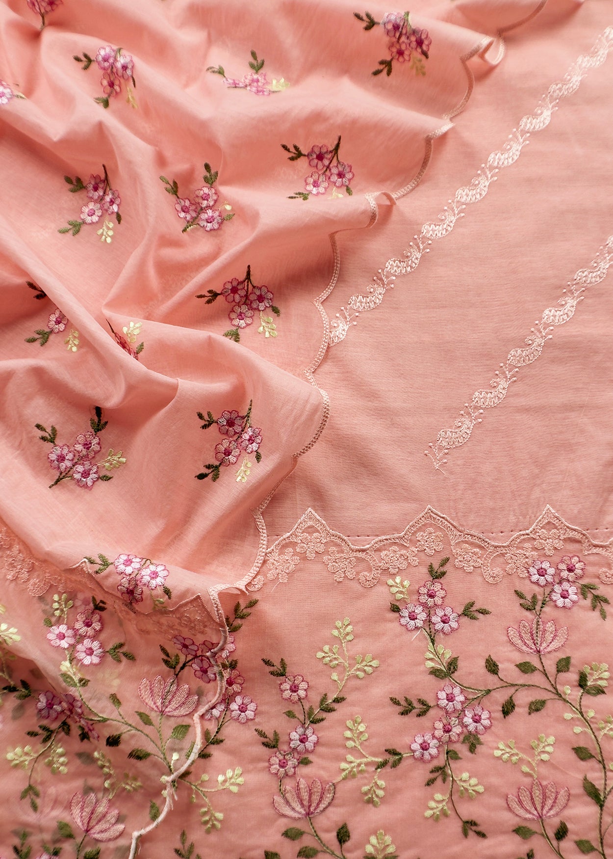 Mulmul suit set with resham embroidery

