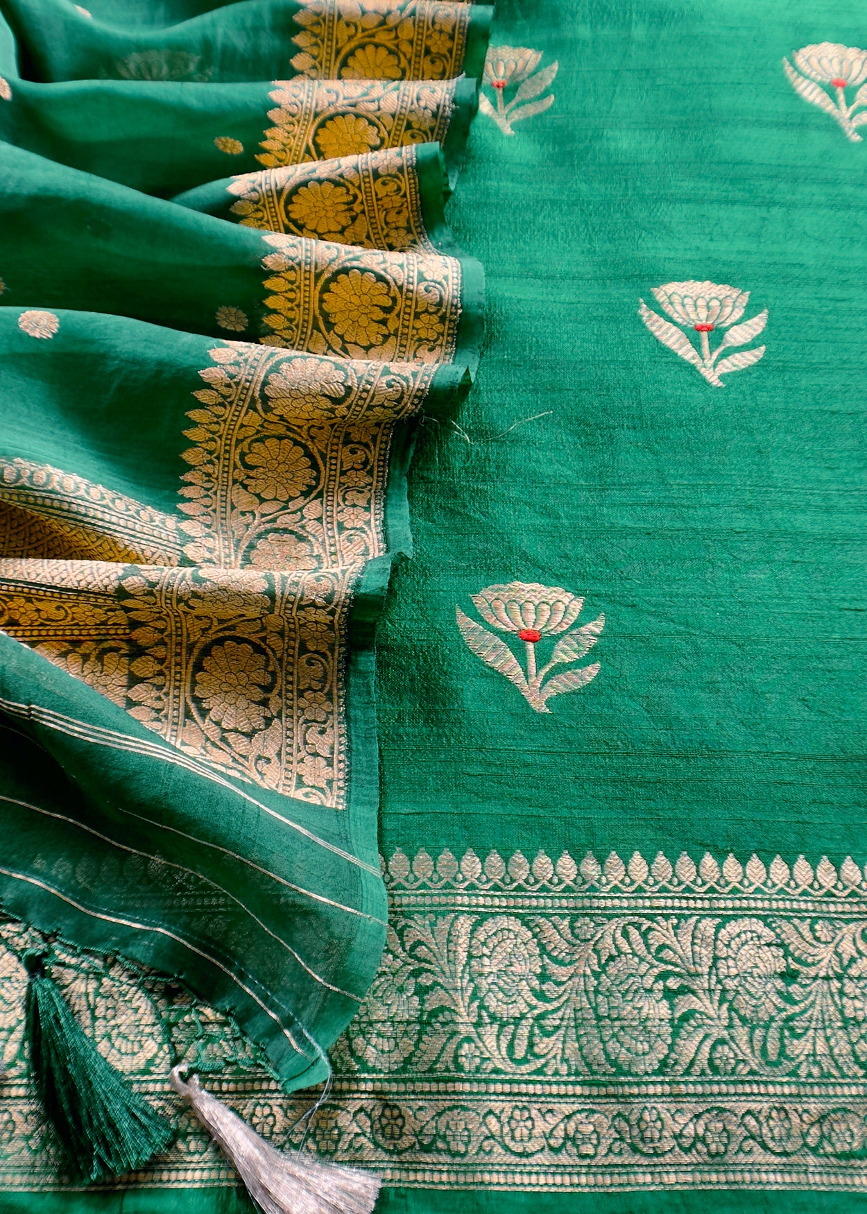 Green Handloom Raw Silk Kurta And Kora Silk Dupatta With Gold Kadwa Weaving