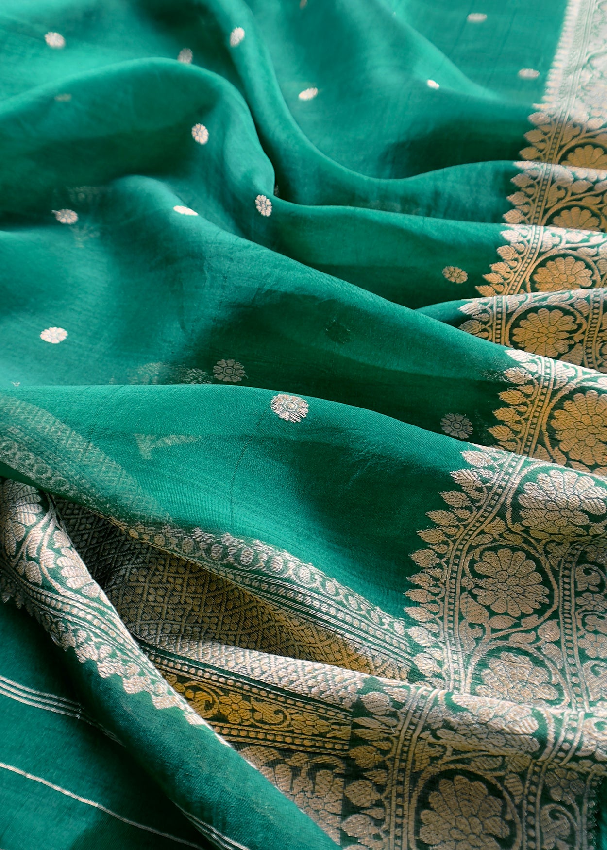 Green Handloom Raw Silk Kurta And Kora Silk Dupatta With Gold Kadwa Weaving