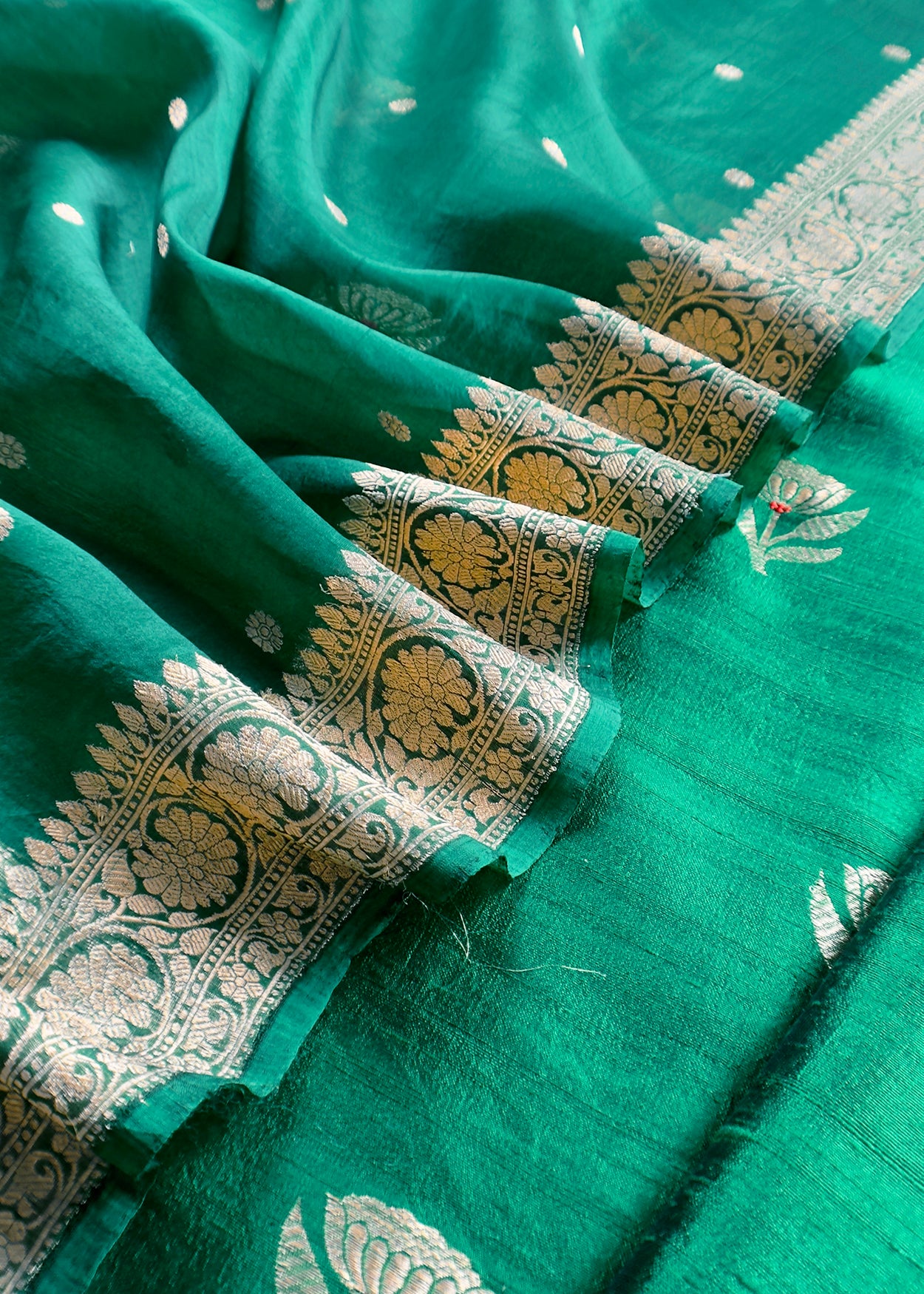 Green Handloom Raw Silk Kurta And Kora Silk Dupatta With Gold Kadwa Weaving