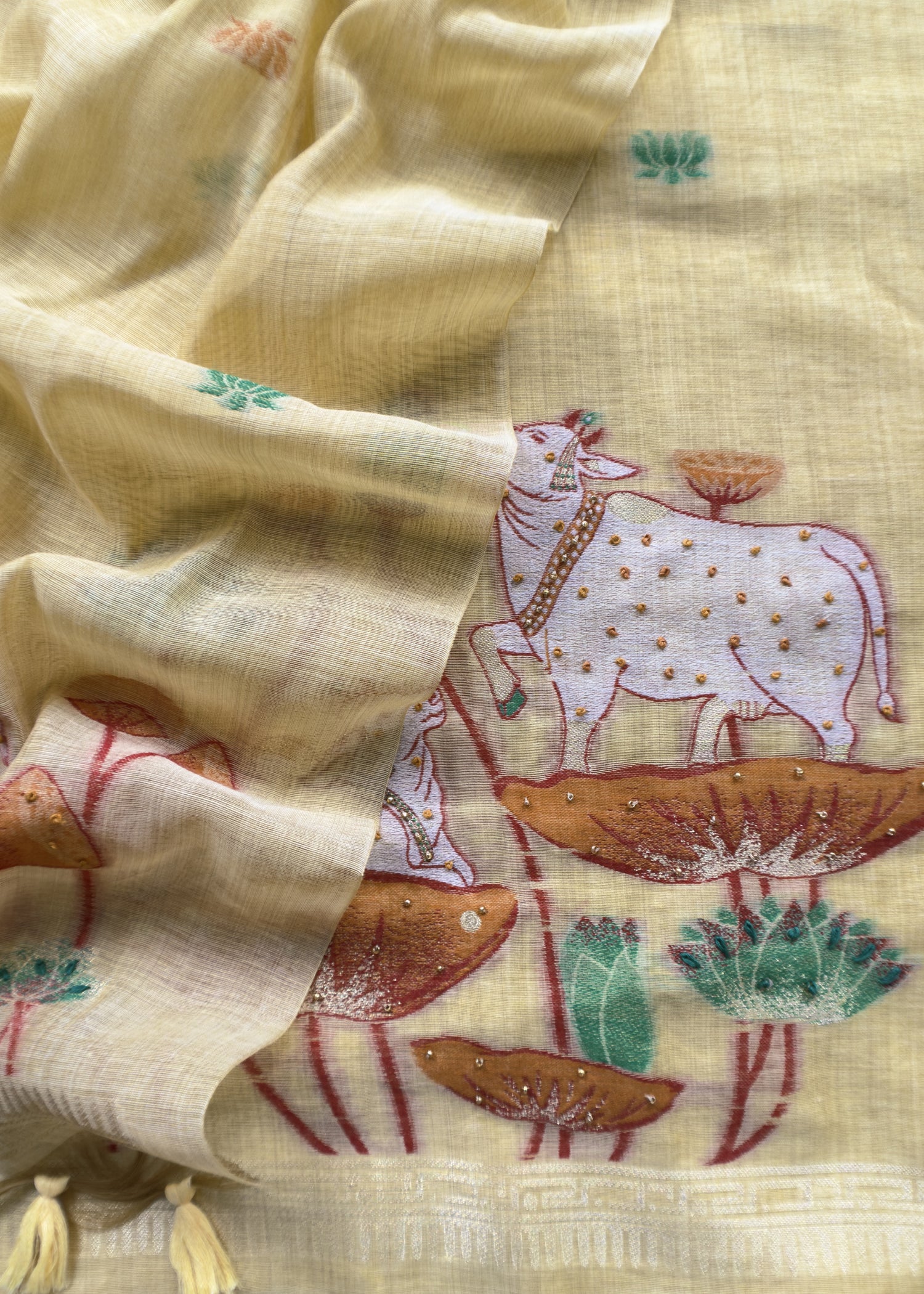 jamdani weaved suit for gifting mom

