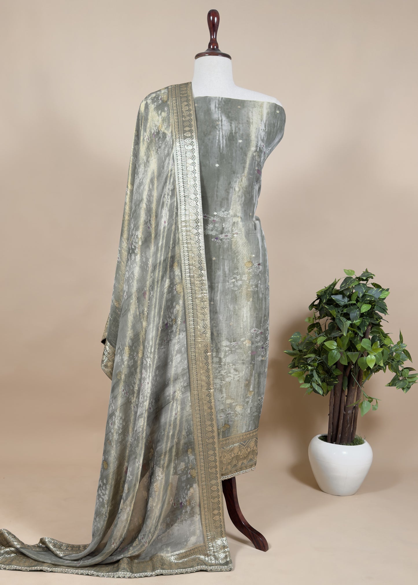 Indian wear dupatta suits for gifting

