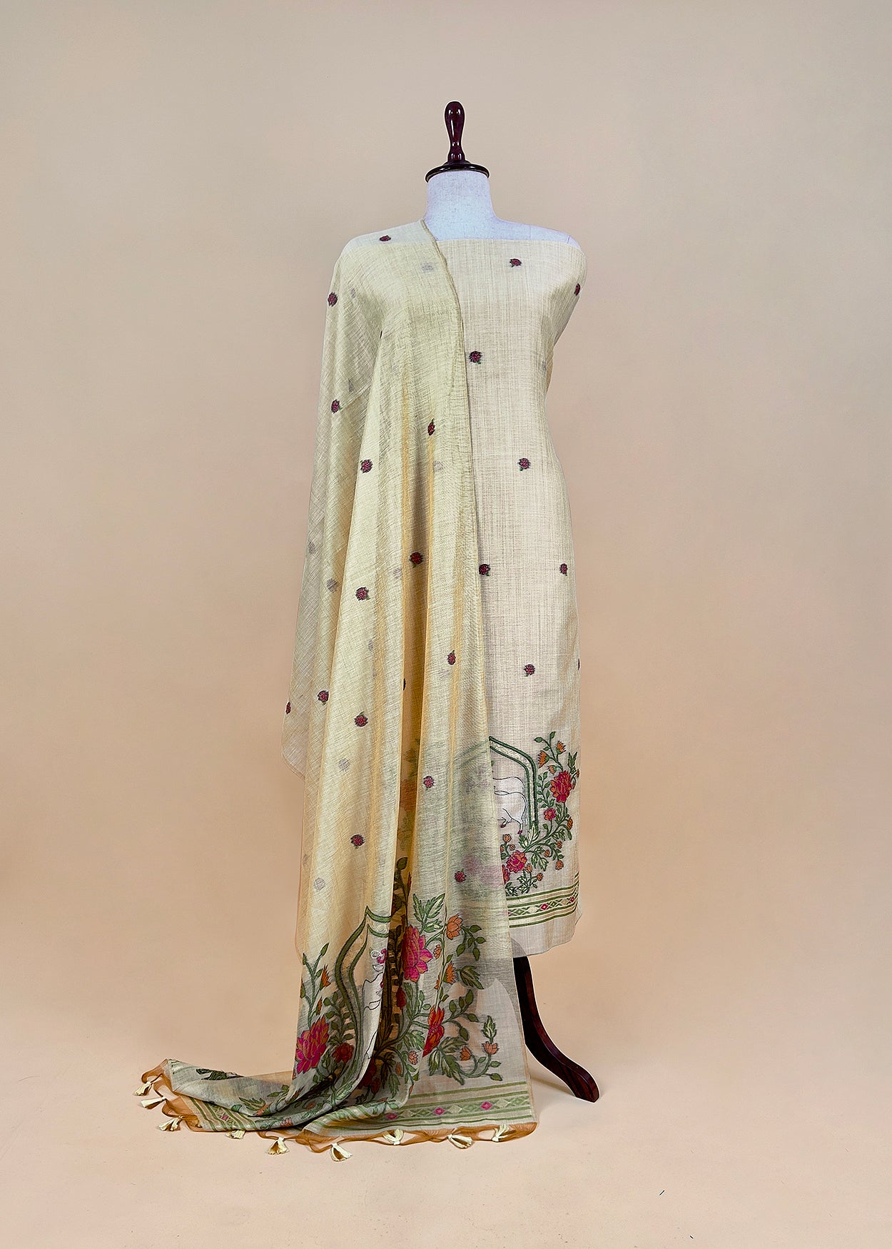 jamdani weaved suit for gifting mom

