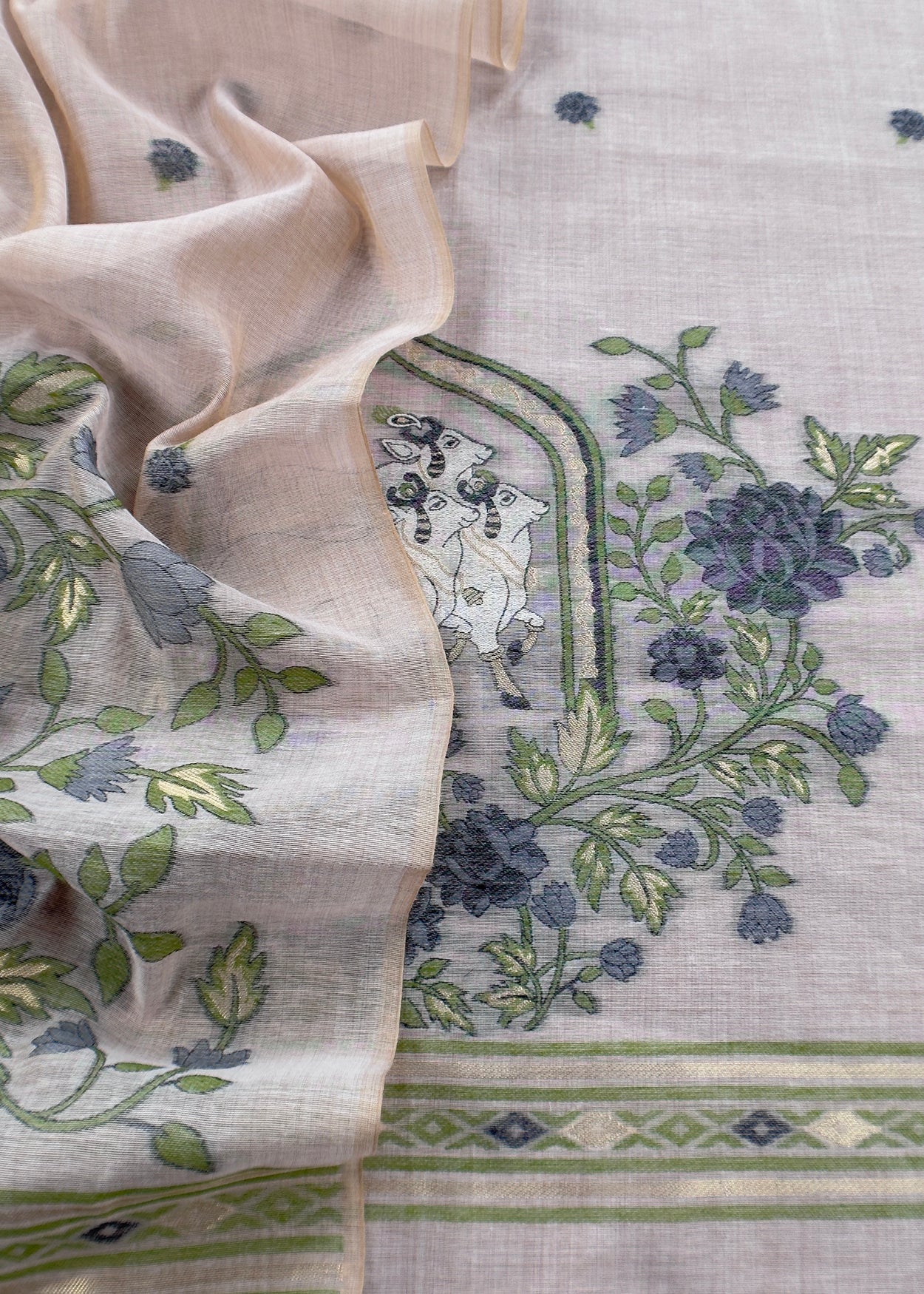 jamdani weaved suit for gifting mom

